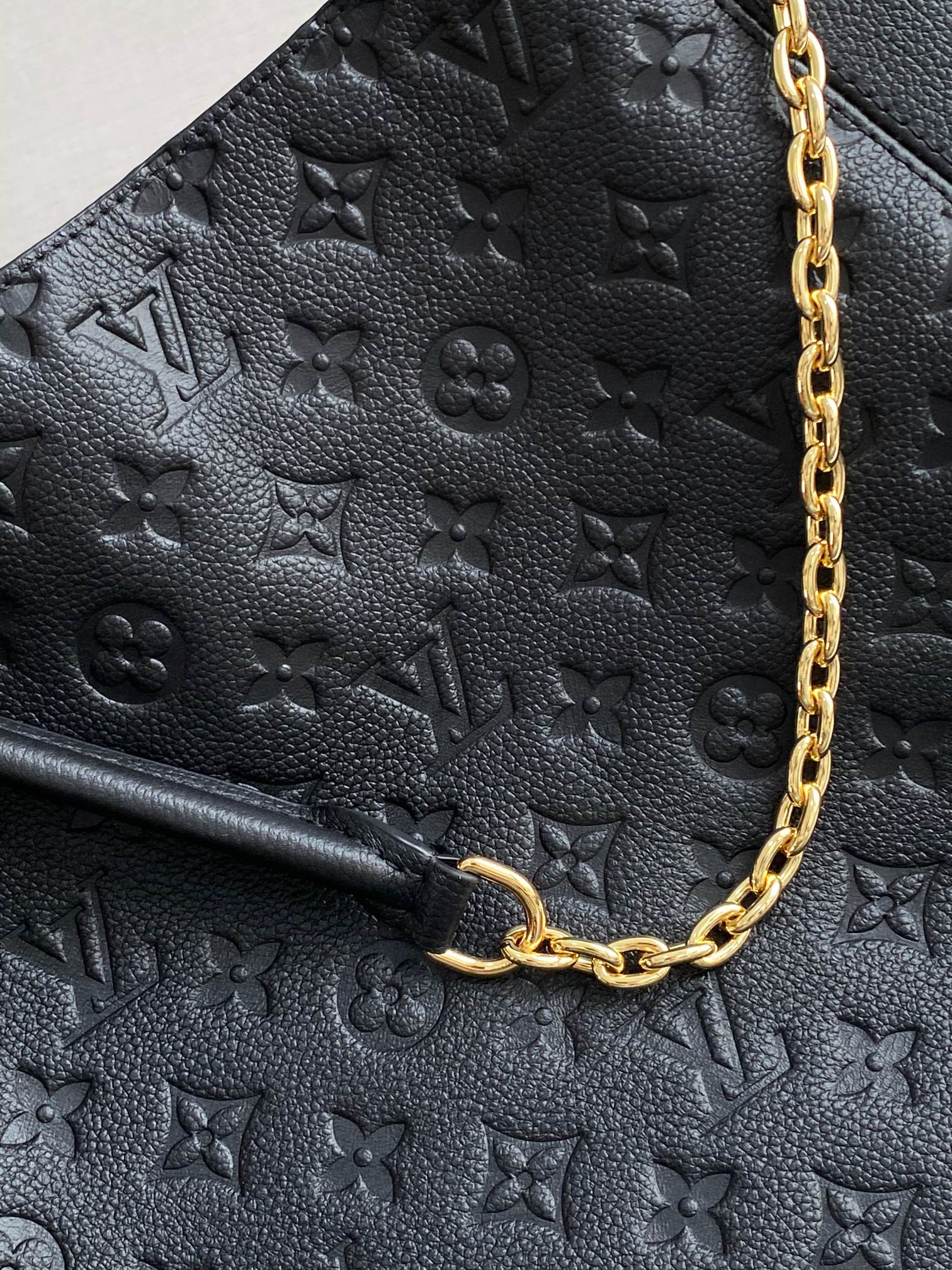 Louis Vuitton Anytime Medium Handbag - Image 7