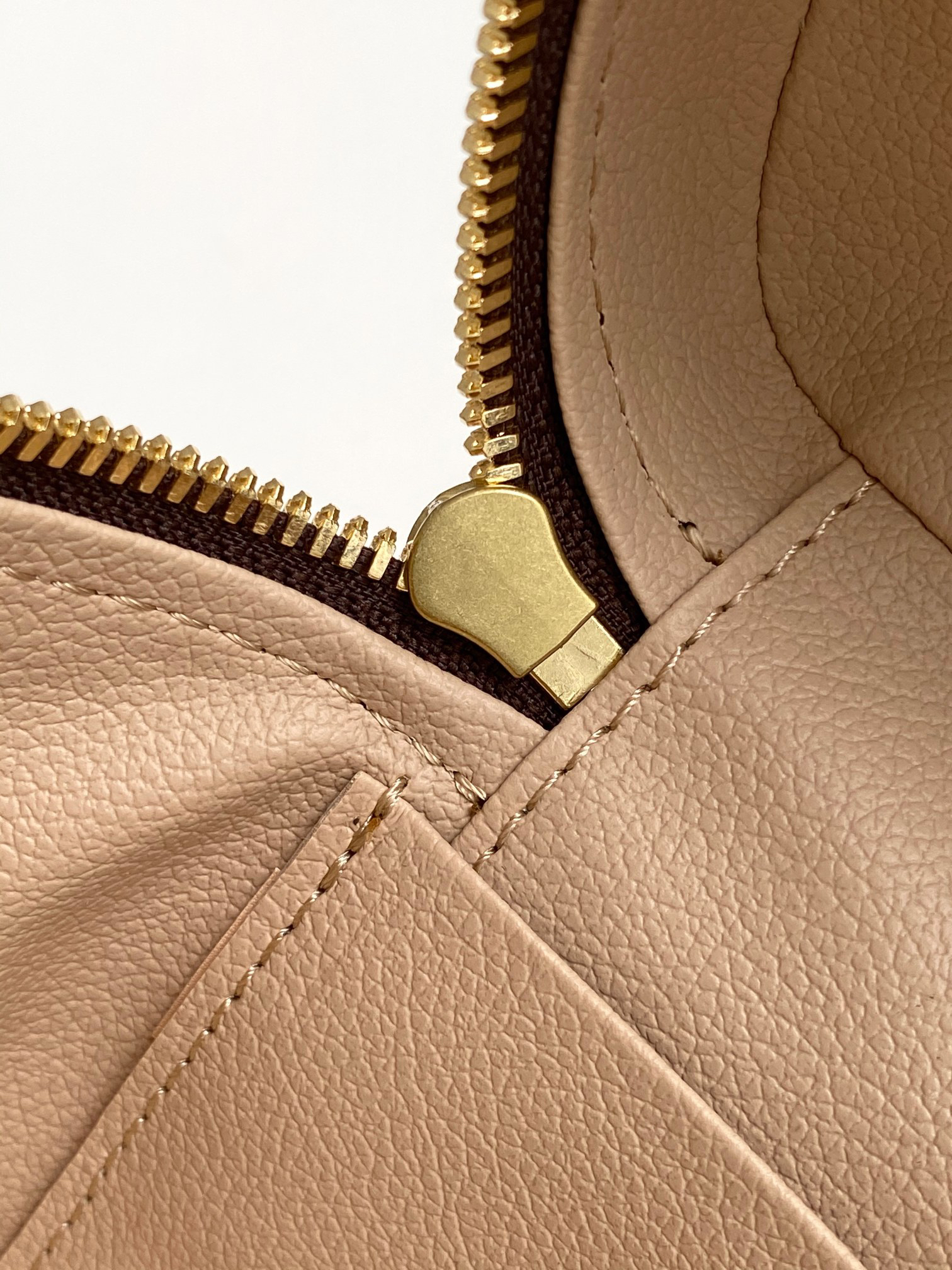 Louis Vuitton Monogram Toiletry Pouch - Image 7