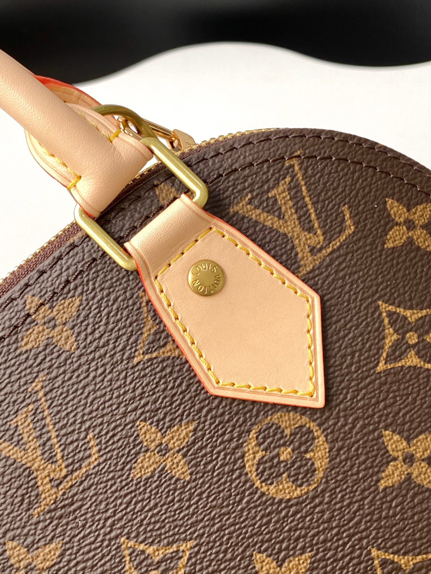 Louis Vuitton Alma Handbag - Image 7
