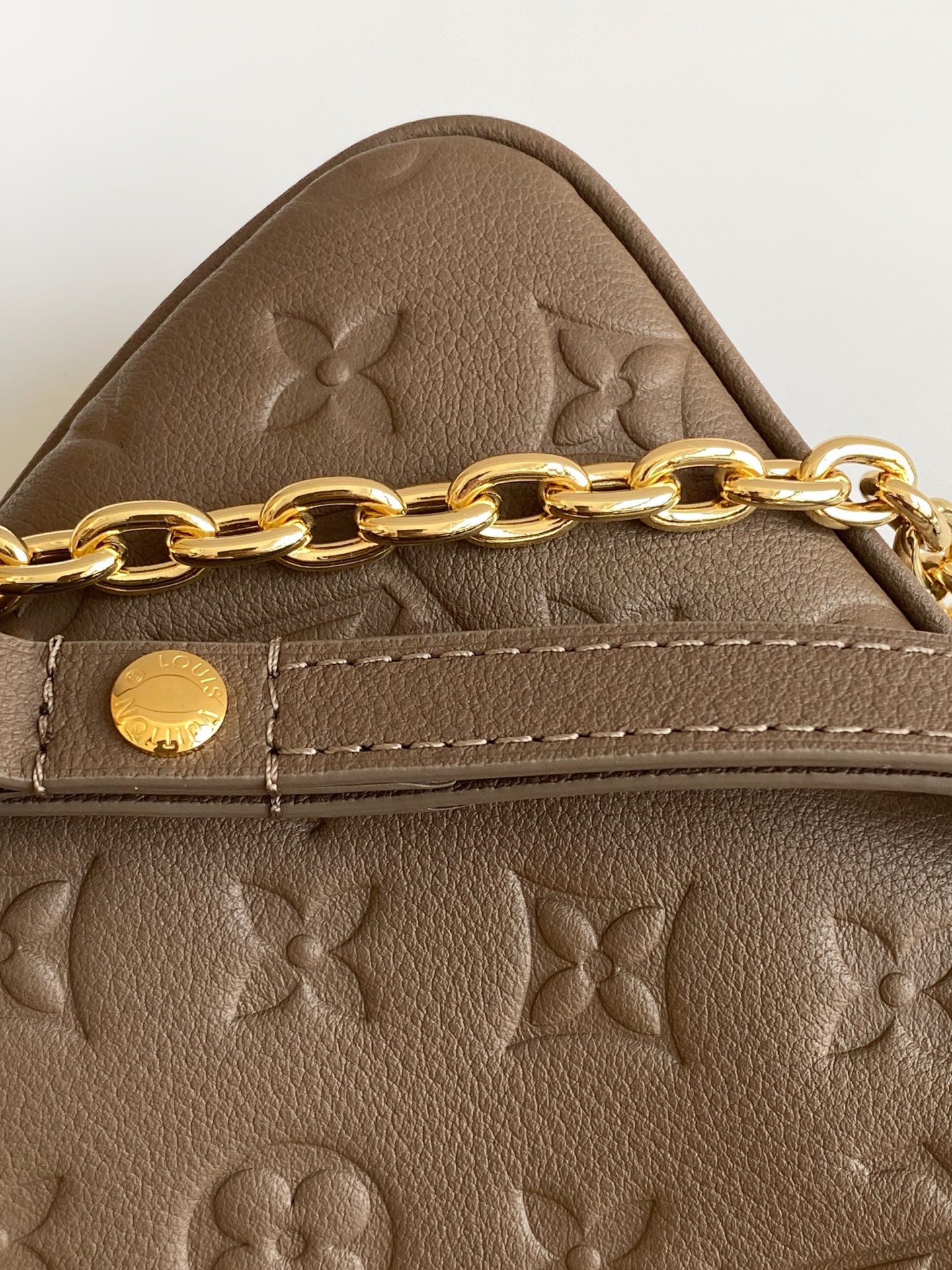 Louis Vuitton Liv Pochette in Monogram Empreinte Leather - Image 7