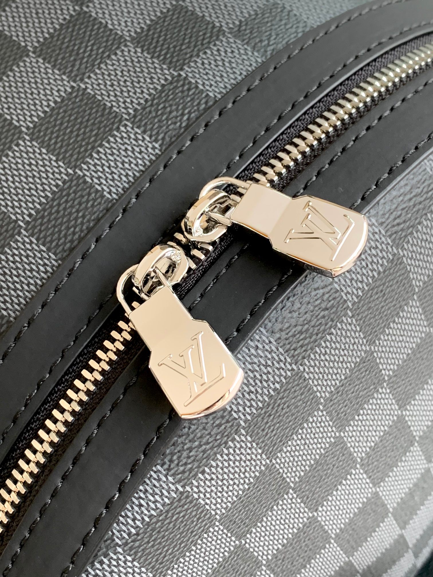 Louis Vuitton Discovery Small Shoulder Bag N40514 - Image 7
