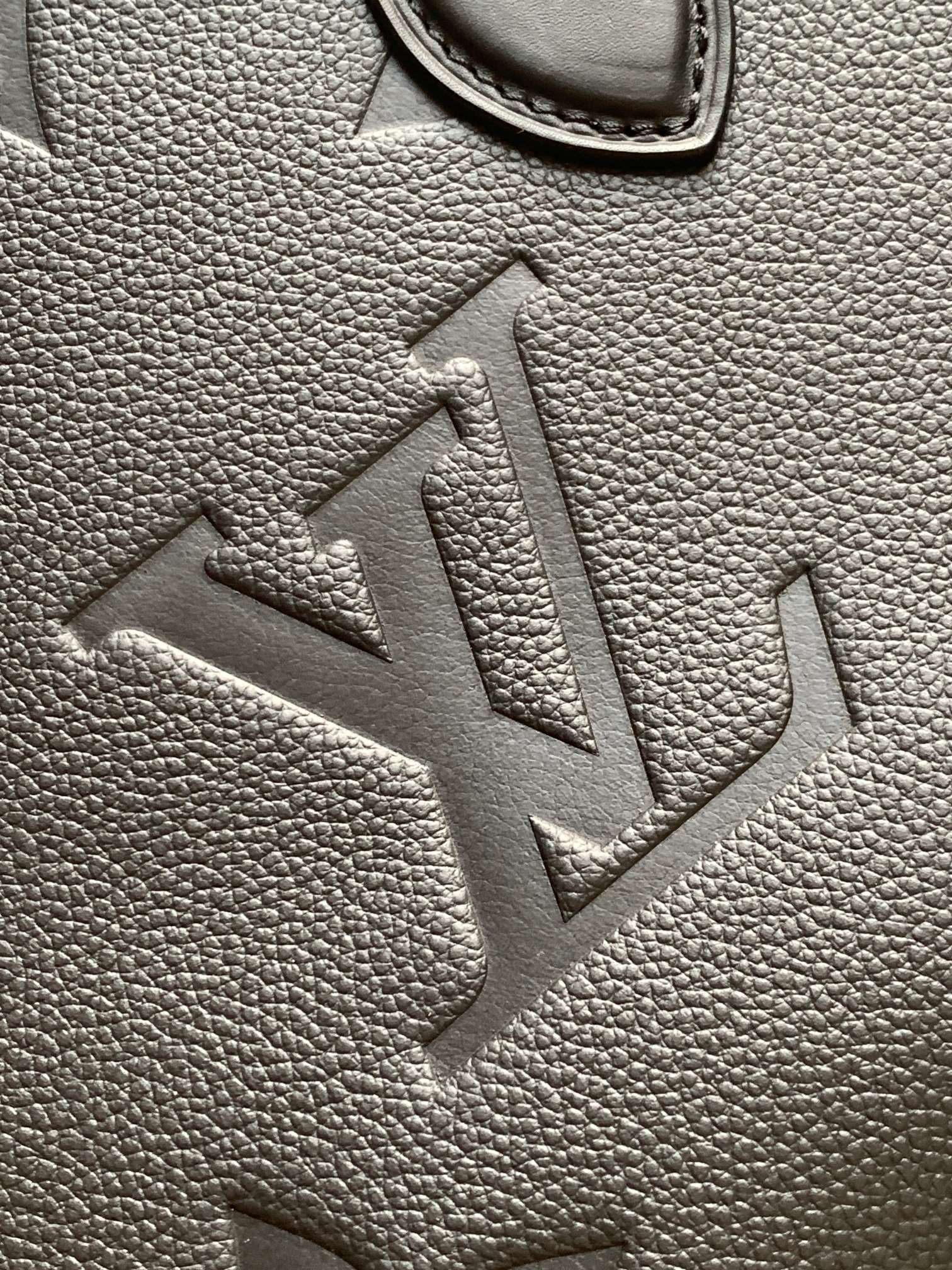 Louis Vuitton OnTheGo Small Tote Bag in Monogram Leather - Image 7
