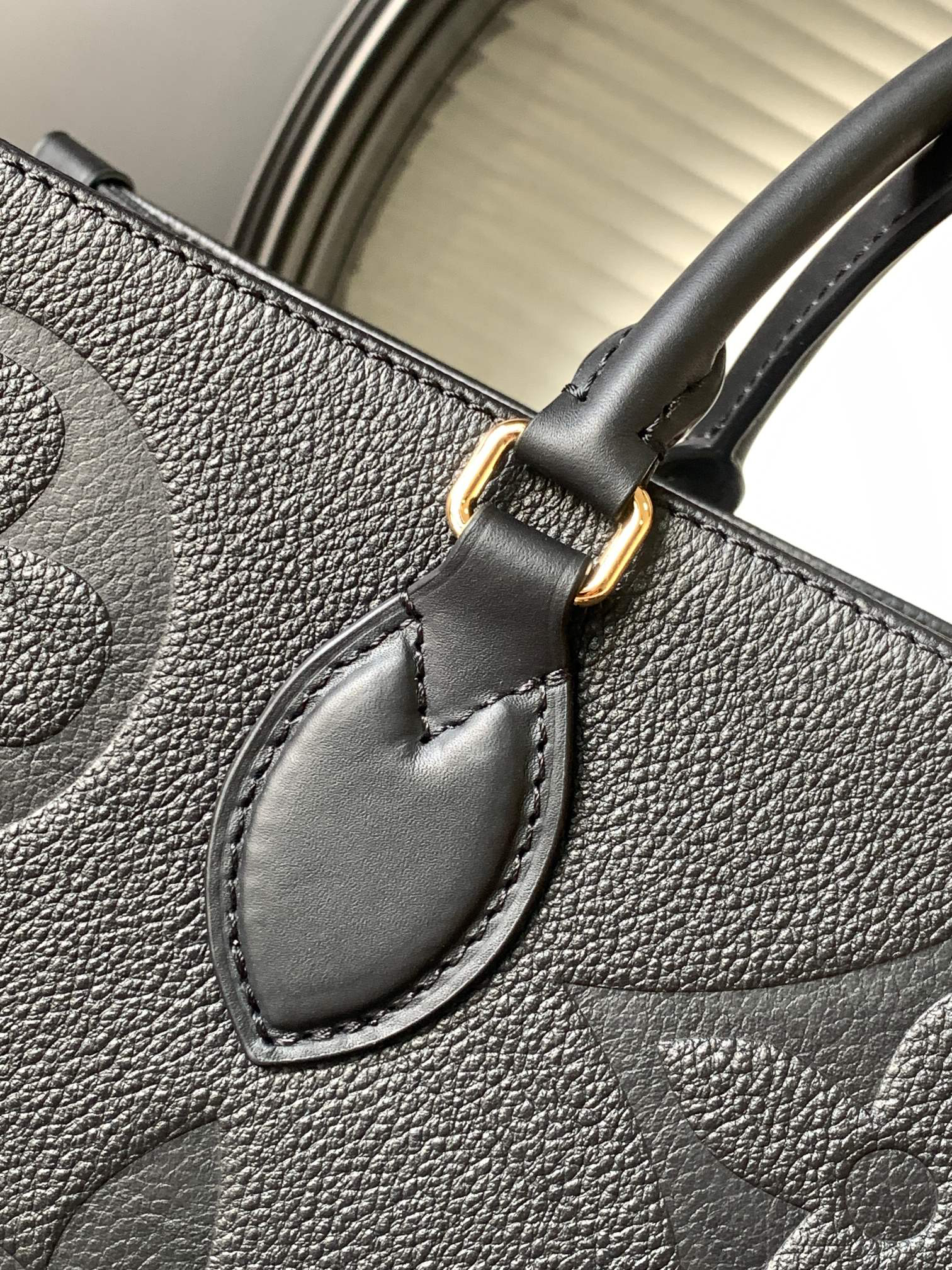 Louis Vuitton Onthego Monogram Tote Bag M44921 / M44925 - Image 7