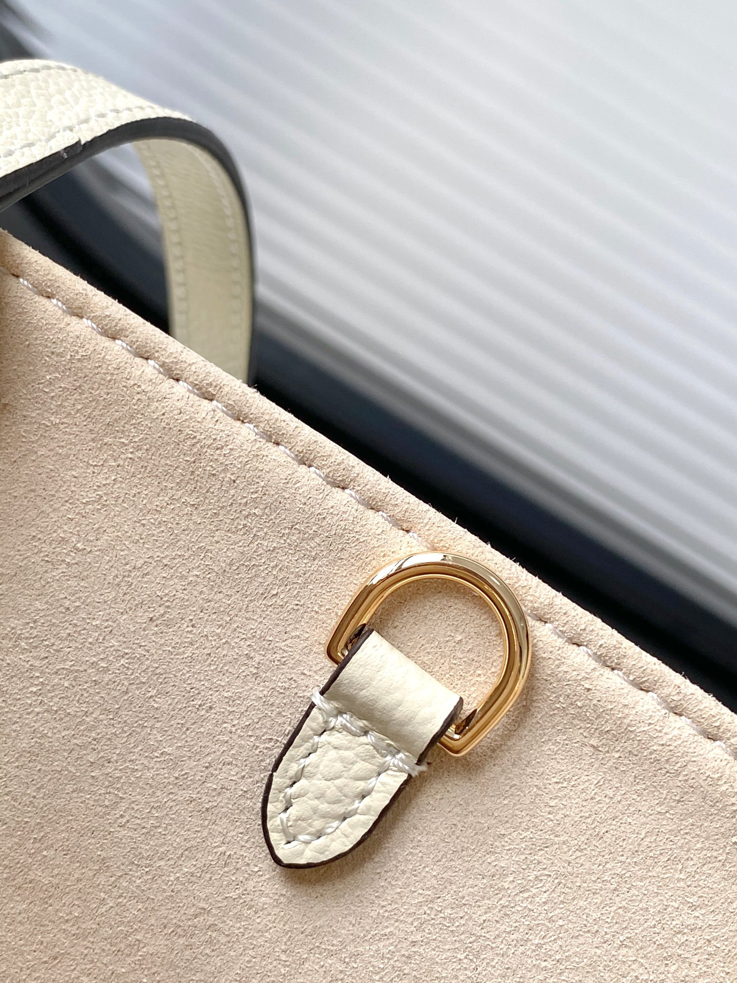 Louis Vuitton OnTheGo Medium Tote Bag in Monogram Leather - Image 7