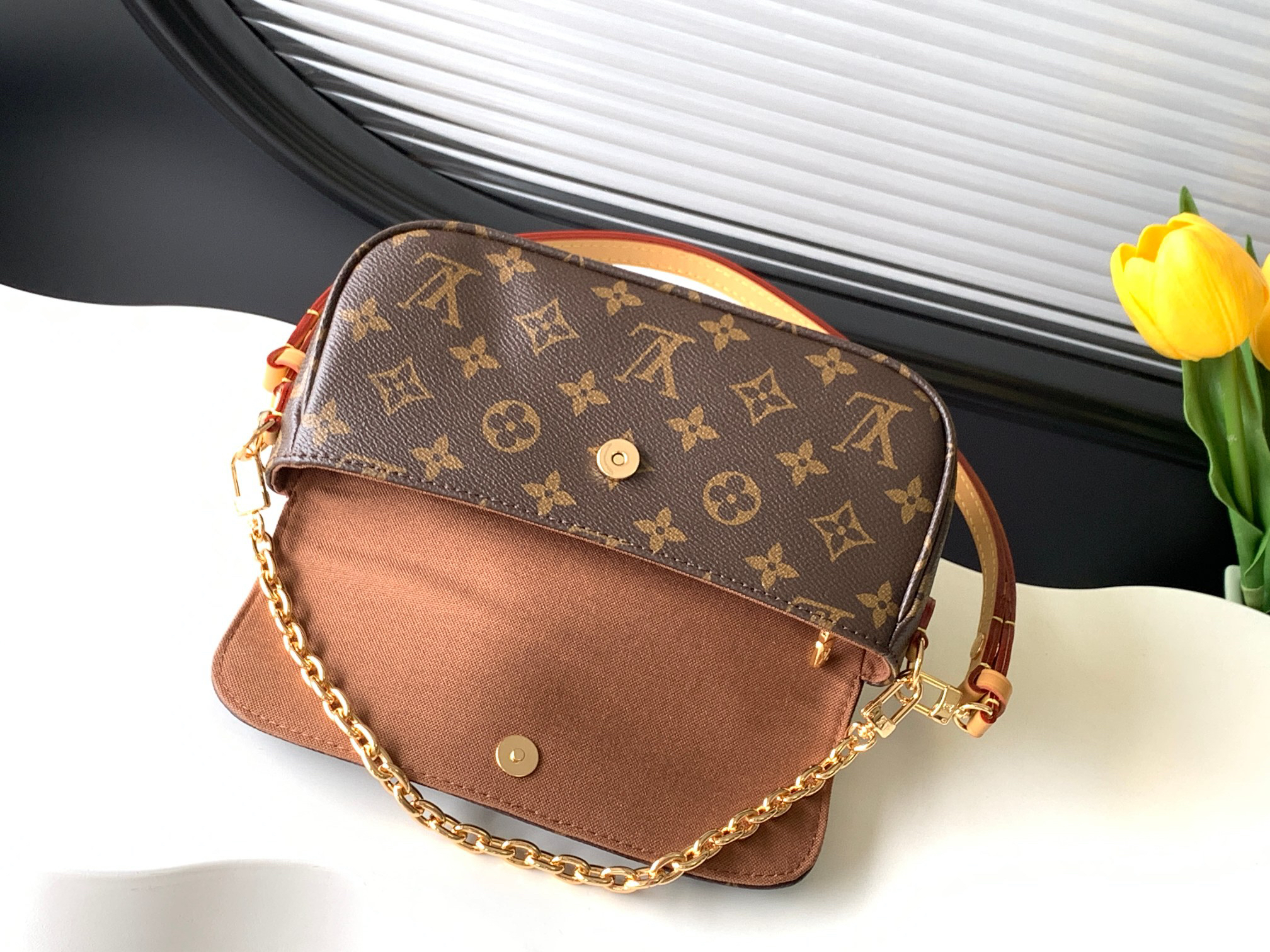Louis Vuitton Wallet On Chain Ivy M81911 - Image 7