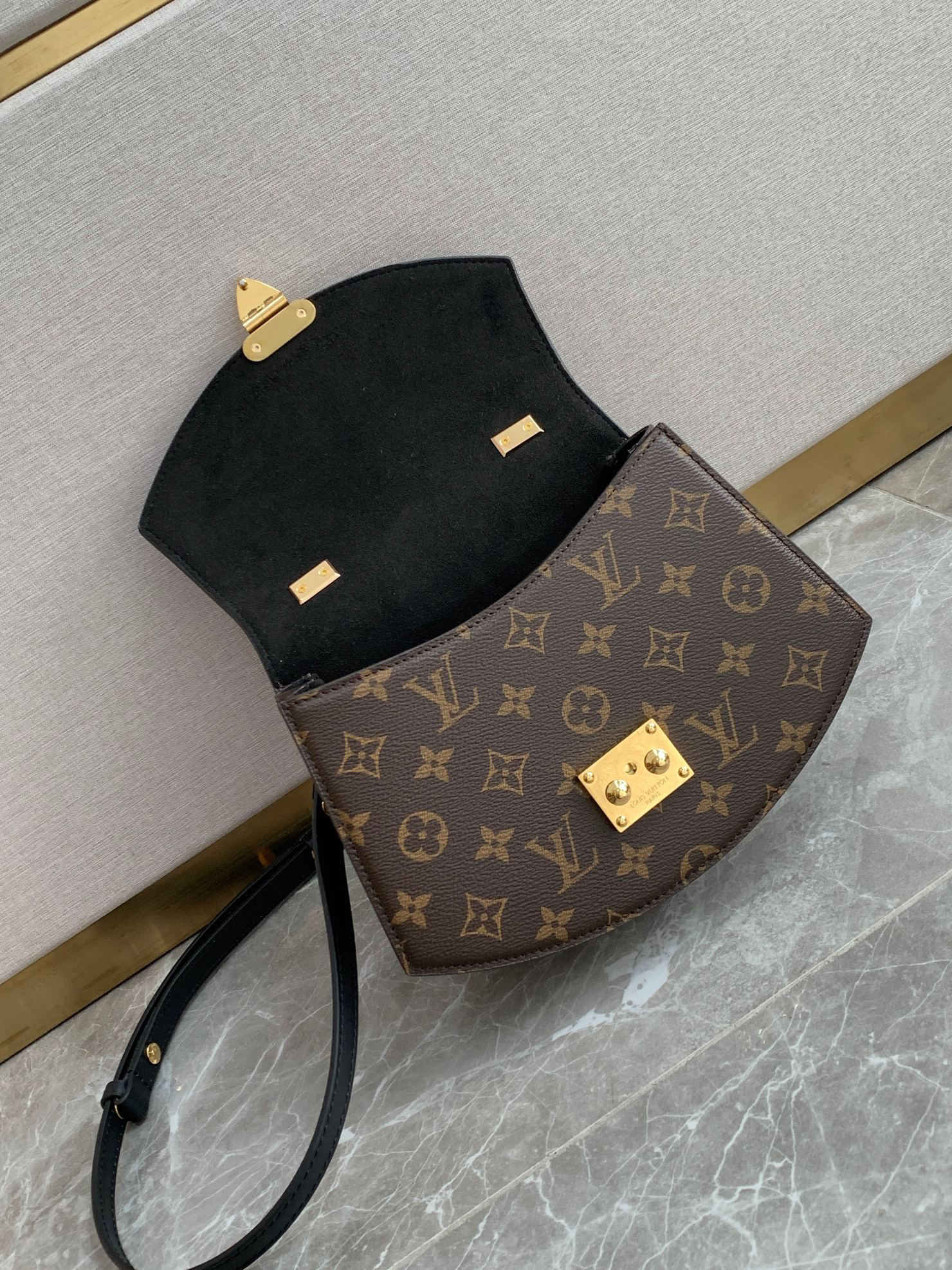 Louis Vuitton Tilsitt Monogram Canvas Crossbody Handbag M46548 - Image 7