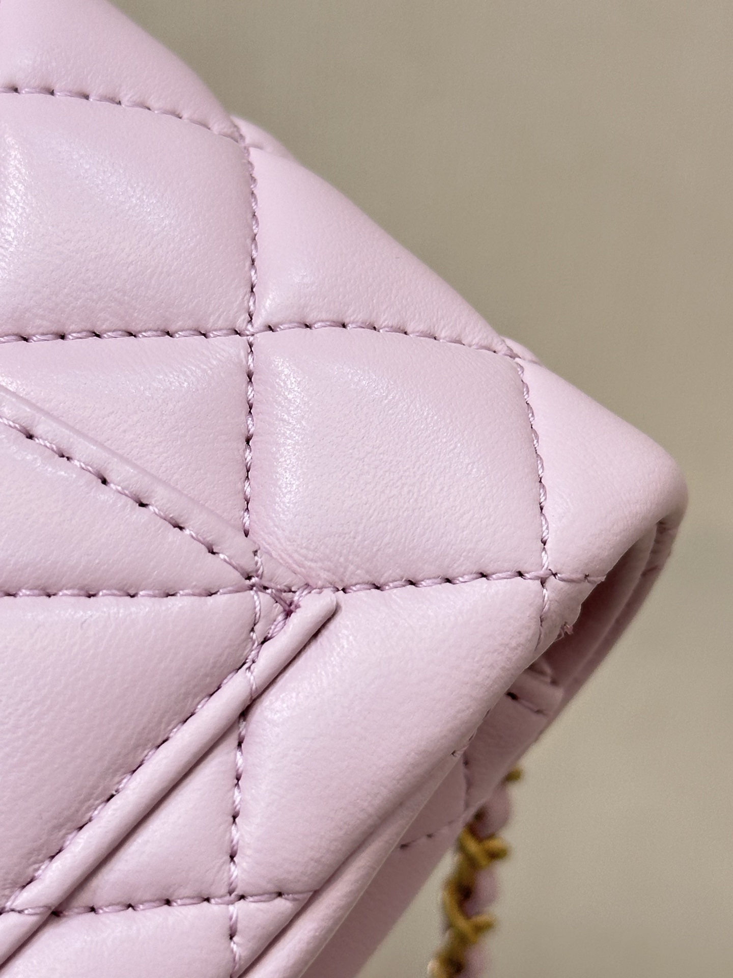 Lambskin Quilted Crossbody Bag 17 x 12 x 7 cm - Image 7