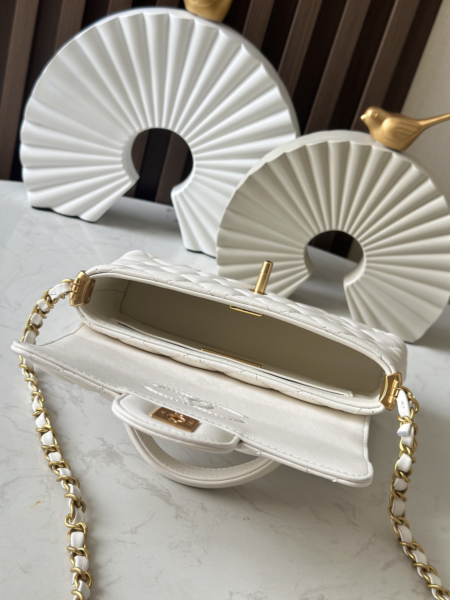 Kelly-Style Handbag in Black and Gold - Image 7