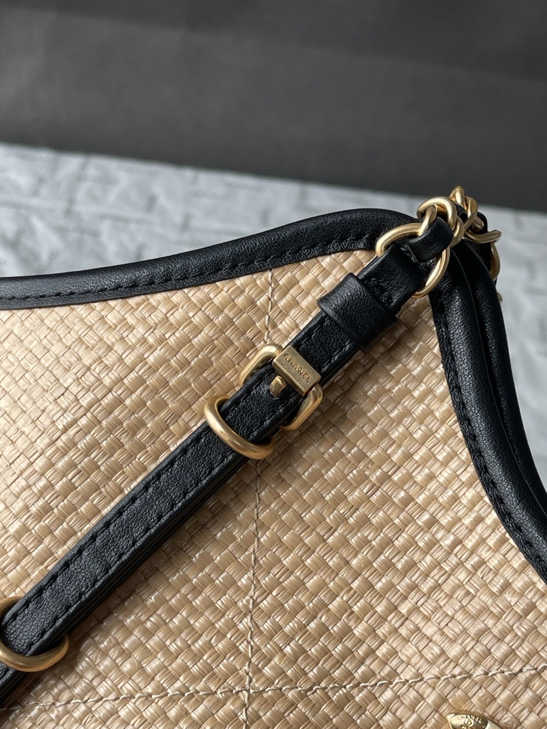 Chanel 25S Maxi Hobo Straw and Leather Tote Bag - Image 7