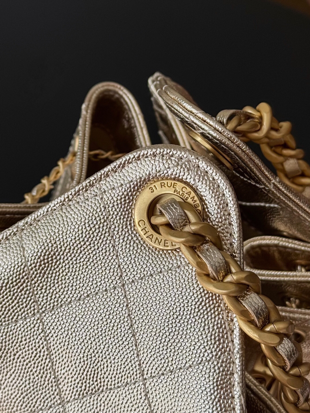 CHANEL 25 Quilted Leather Hobo Shoulder Bag - Image 7