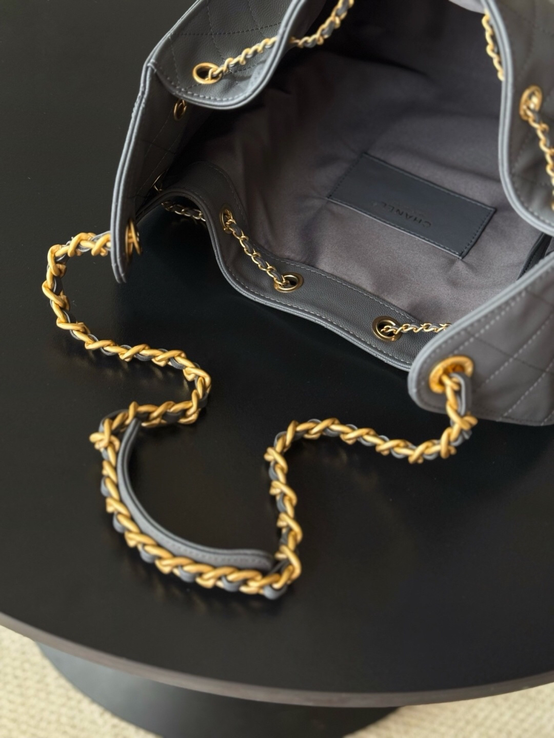 CHANEL 25 Hobo Bucket Bag in Quilted Leather - Image 7
