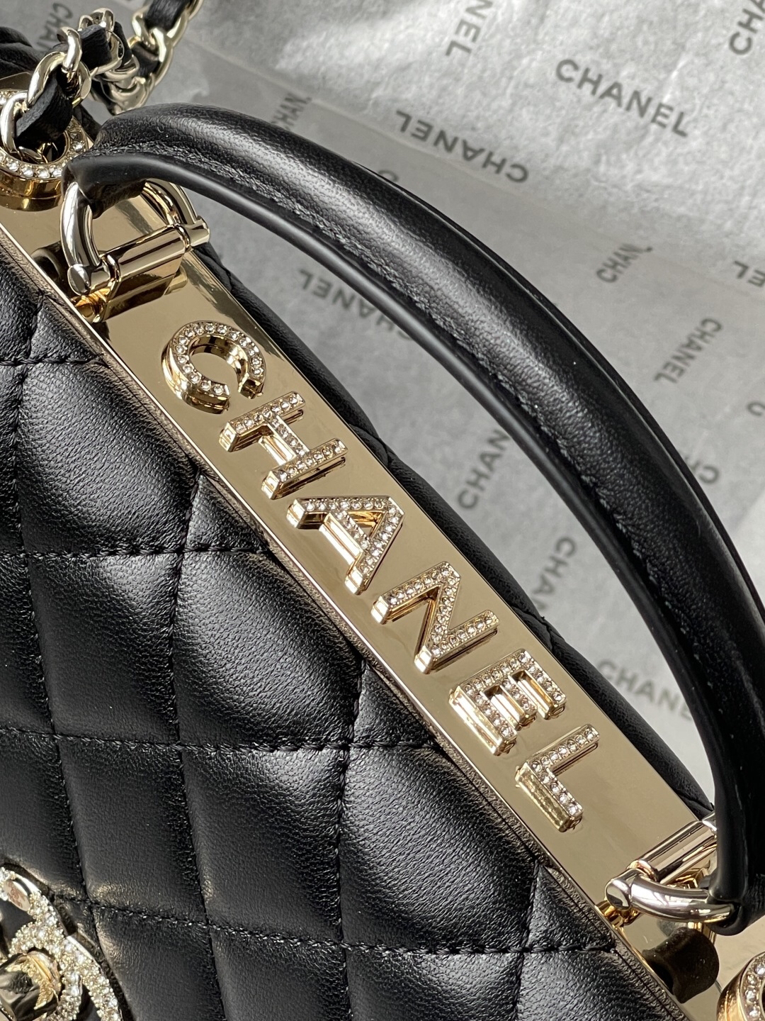 Chanel 25C Lambskin Shoulder Bag with Rhinestone Double-C Clasp - Image 7