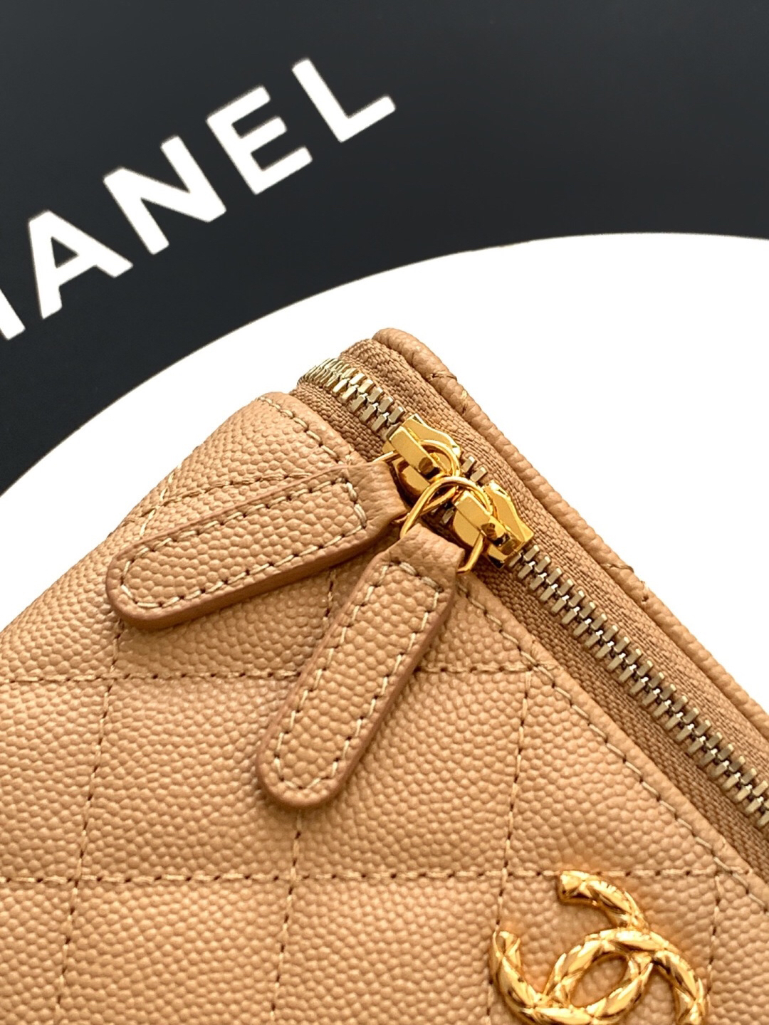 CHANEL 26C Chain Crossbody Box Bag - Image 7