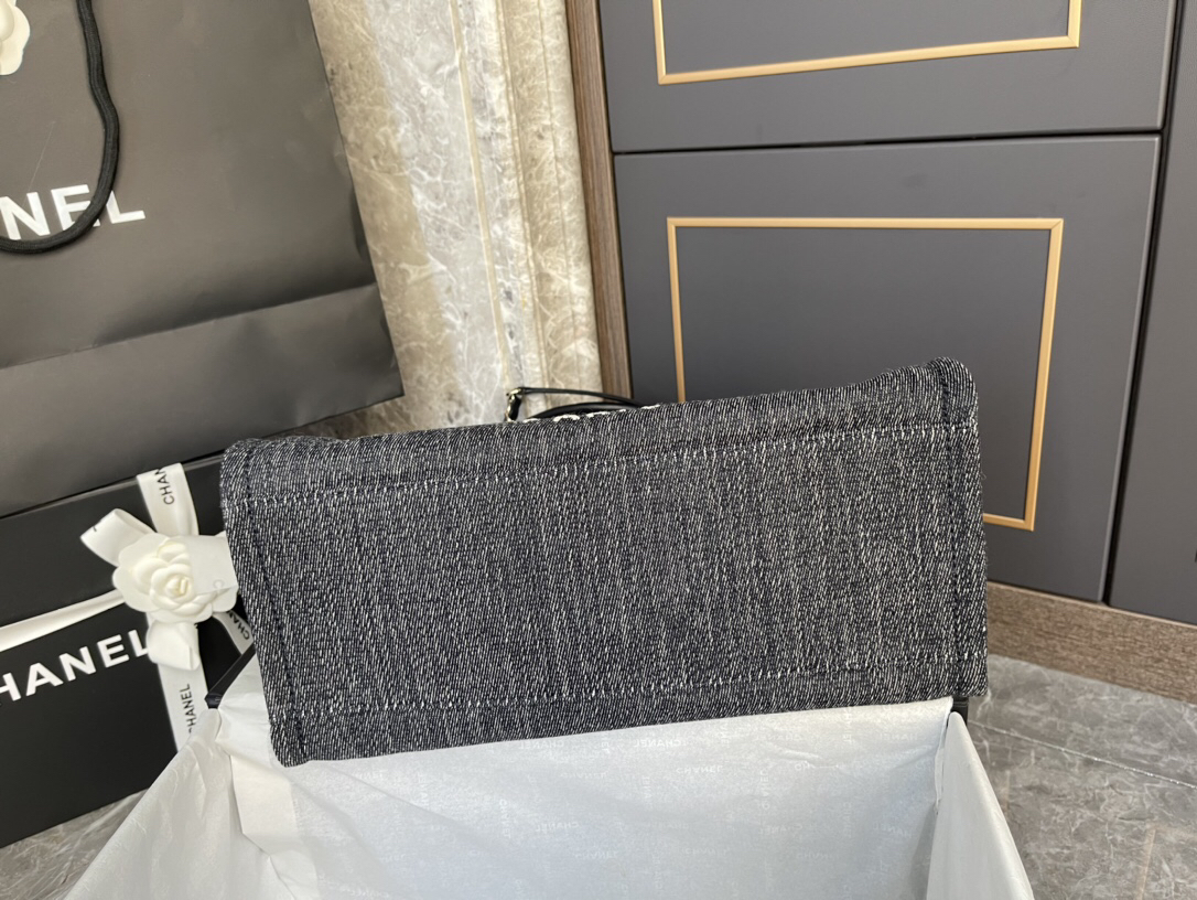 Chanel Mother-and-Child Beach Denim Canvas Tote Bag - Image 7