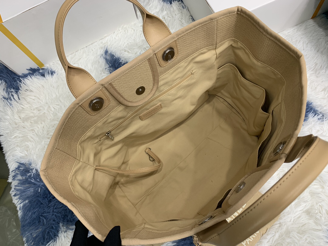 Chanel 2022 Mother and Daughter Beach Denim Canvas Tote Bag - Image 7