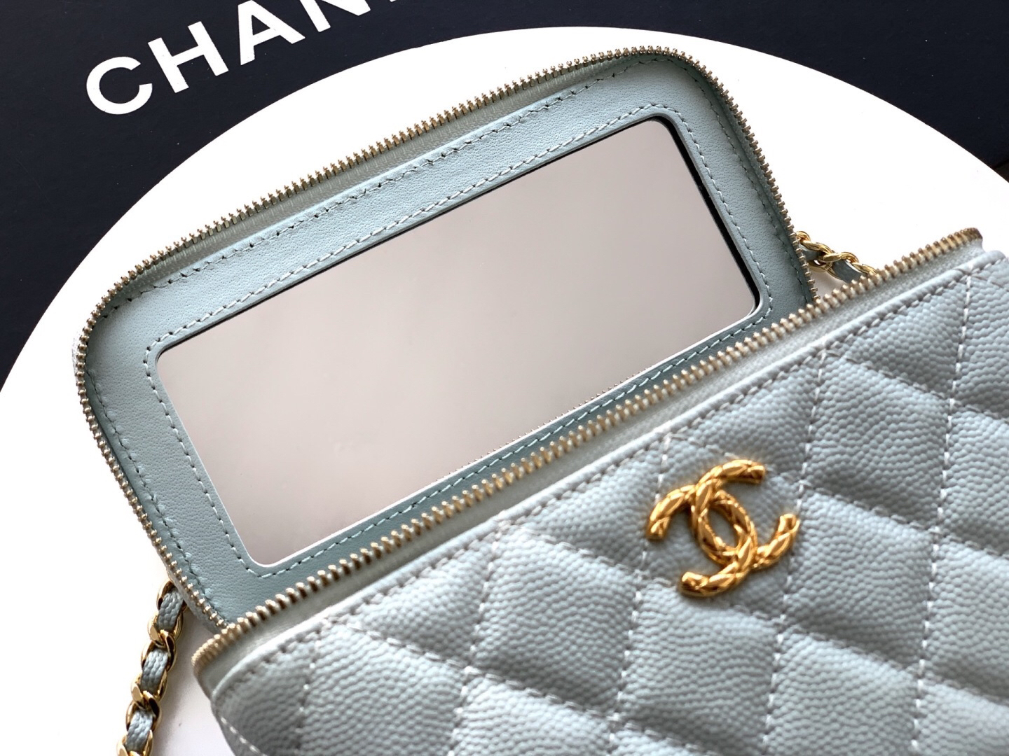 Chanel 26C Chain Crossbody Box Bag AP5039 - Image 7