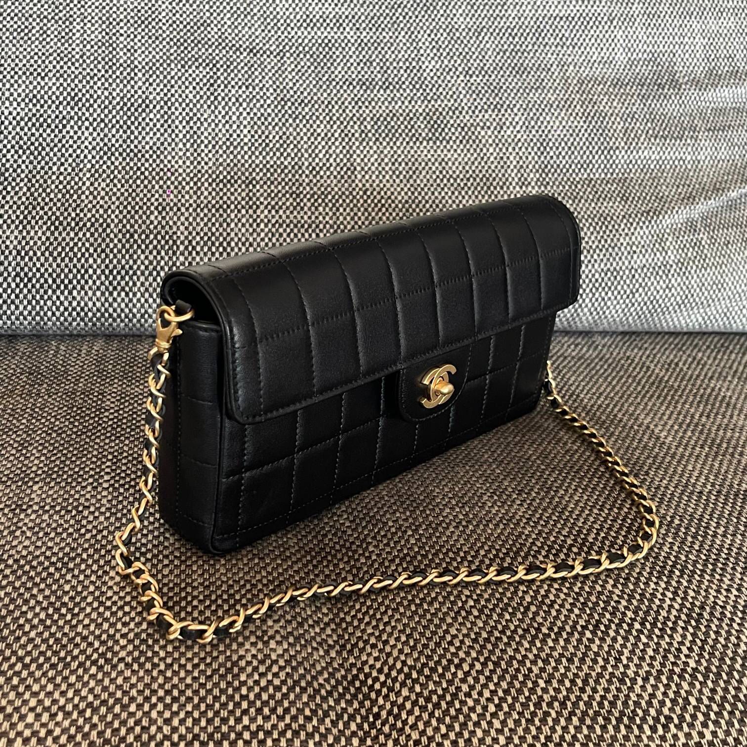 CHANEL Vintage Quilted Lambskin Crossbody Bag - Image 7