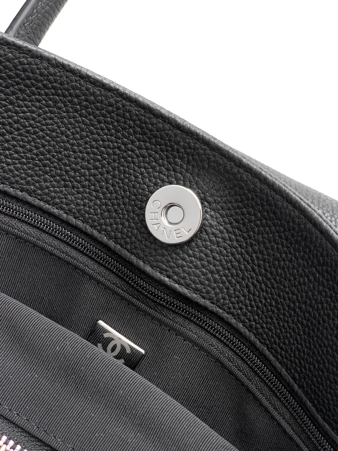 Chanel Cerf Medium Tote Bag - Image 7
