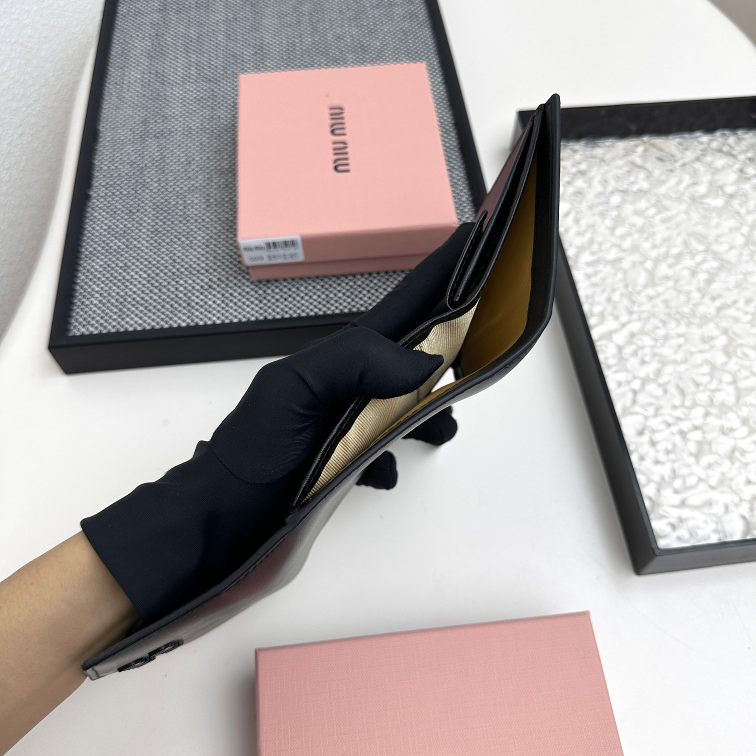 Miu Miu Trifold Leather Wallet - Image 7