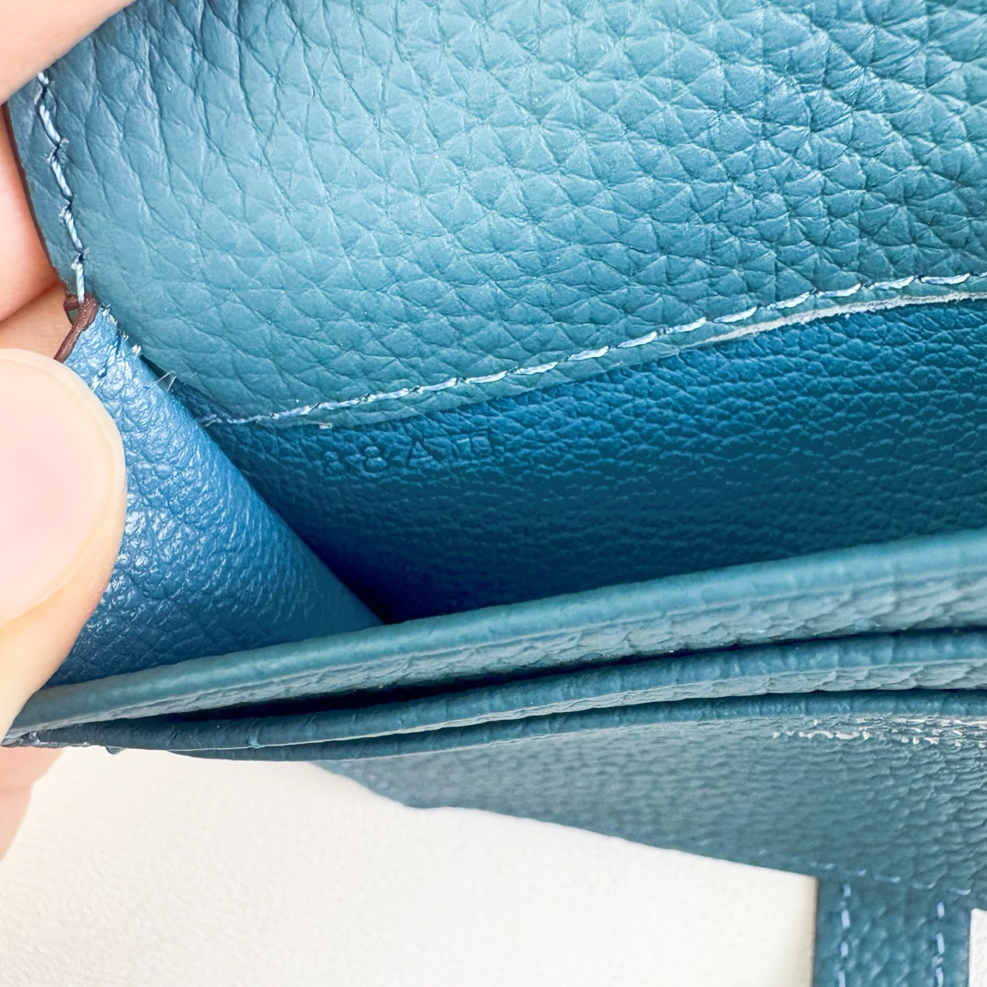 Hermès Togo Calfskin Card Holder with H-Clasp - Image 7