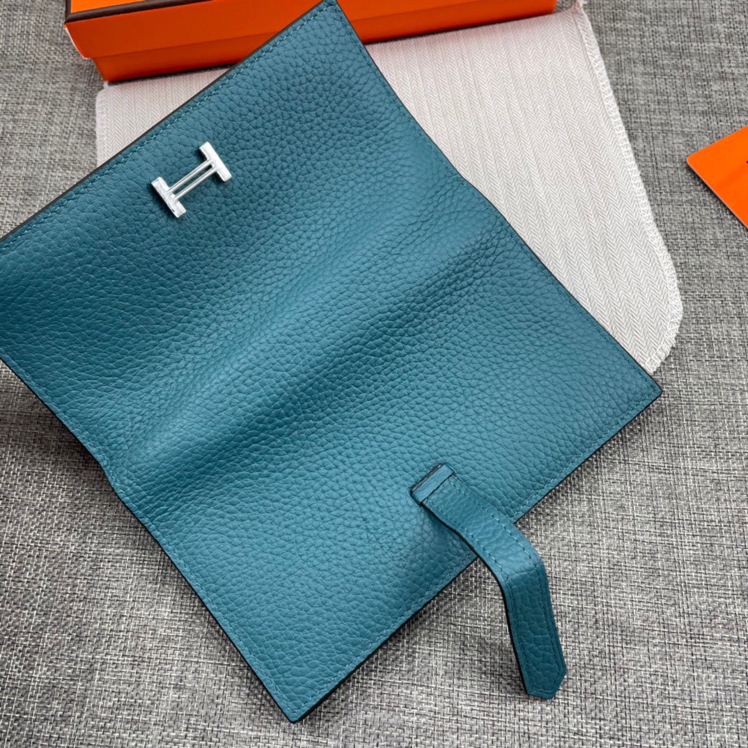 Hermes Women's Leather Zip Wallet - Image 7