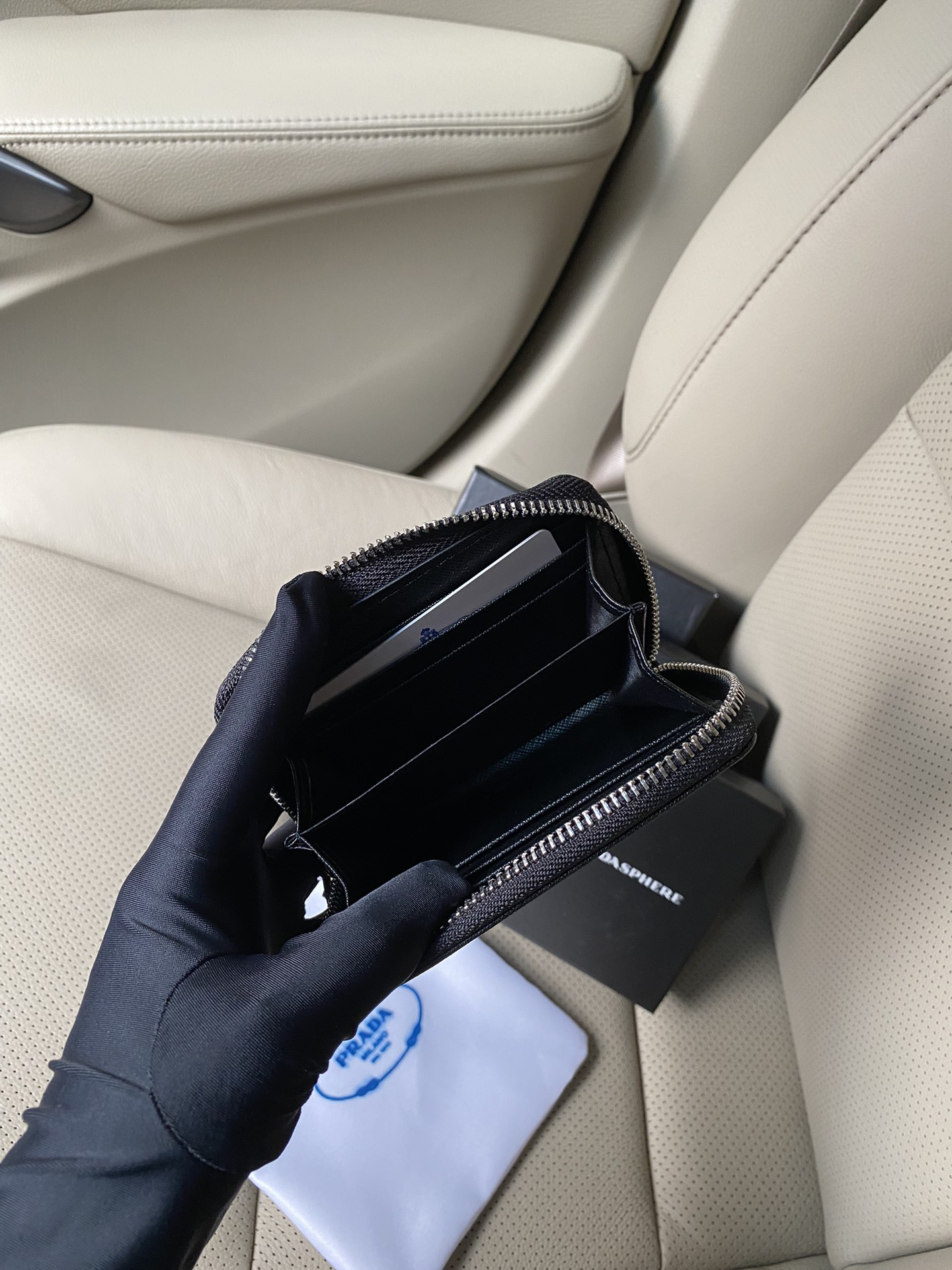 Prada Leather Card Holder, Model 2MC553 - Image 7