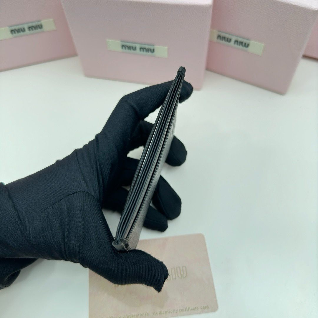 Miu Miu Matelasse Lambskin Wallet - Image 7