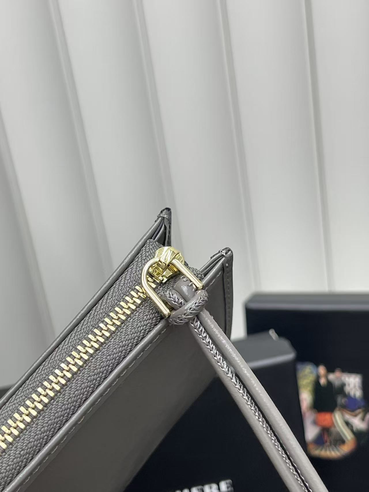 Prada Oil-Wax Leather Wallet with Metal Triangular Logo and Zipper Closure - Image 7