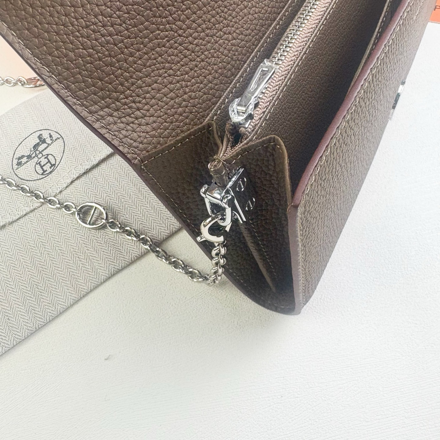 Hermès Long Leather Wallet with Detachable Shoulder Strap - Image 7