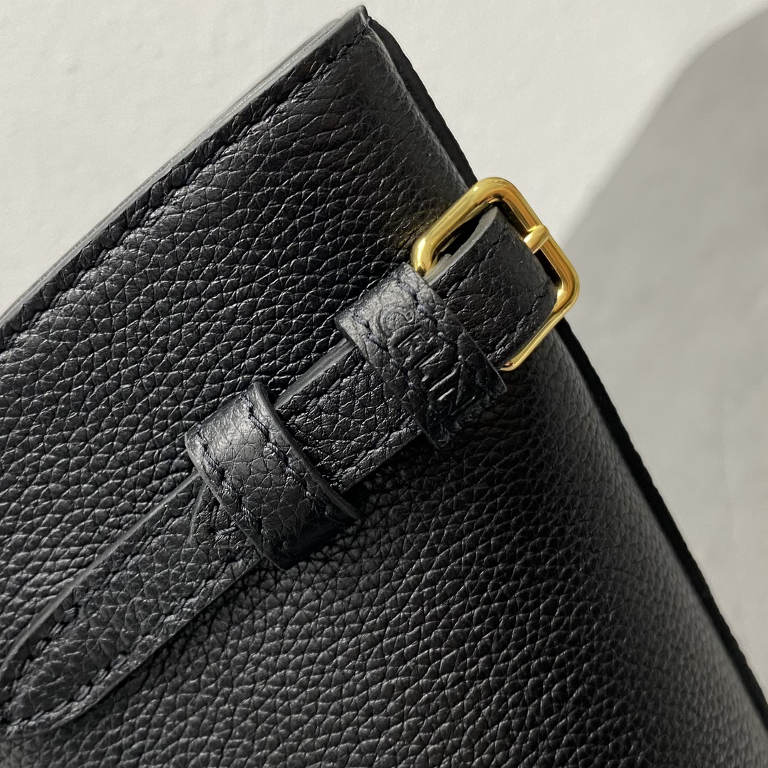 CELINE Cabas Anais Small Grained Calfskin Tote Bag - Image 7