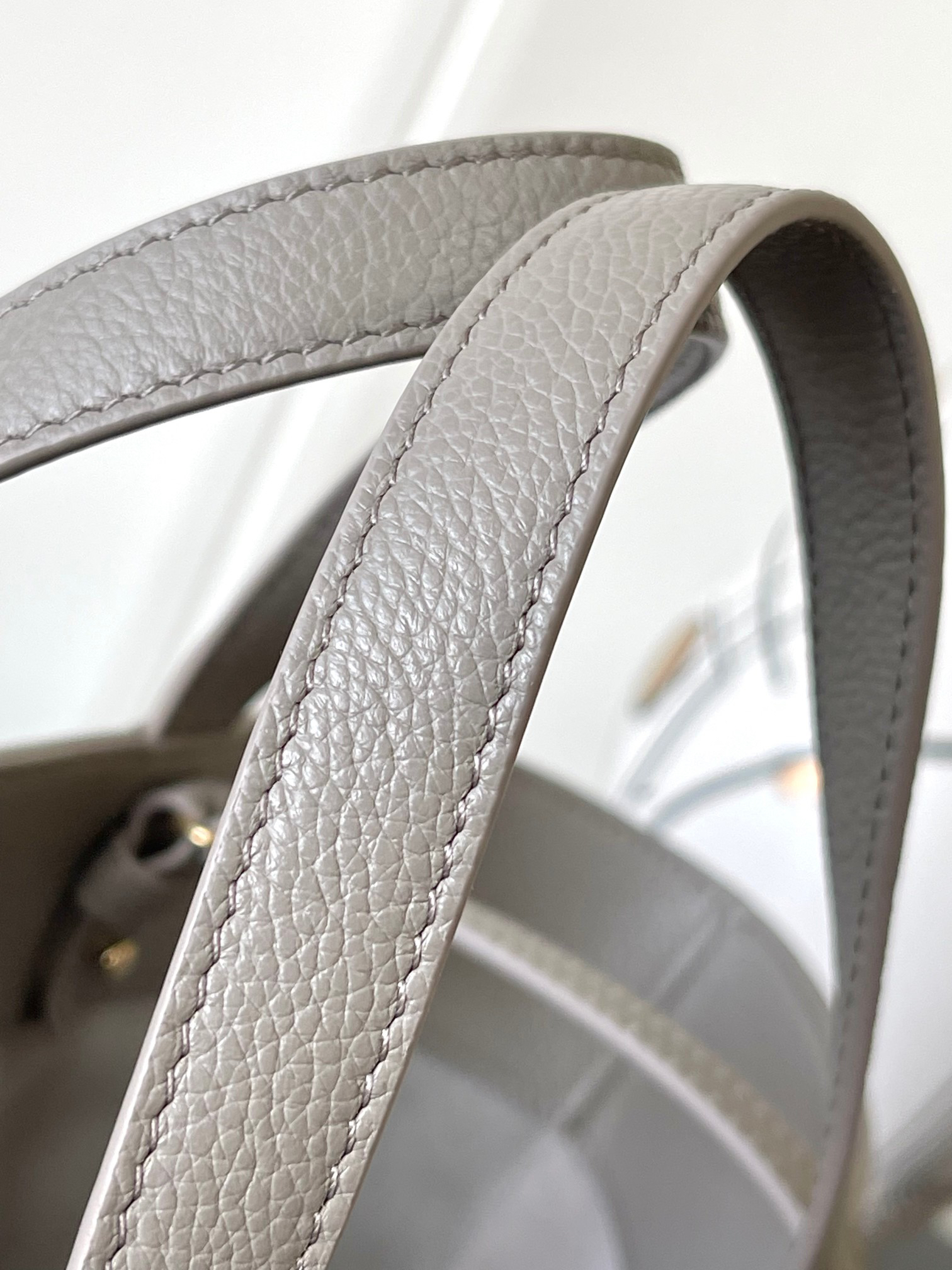 CELINE 25 Cabas Anais Mini Handbag in Grained Calfskin - Image 7