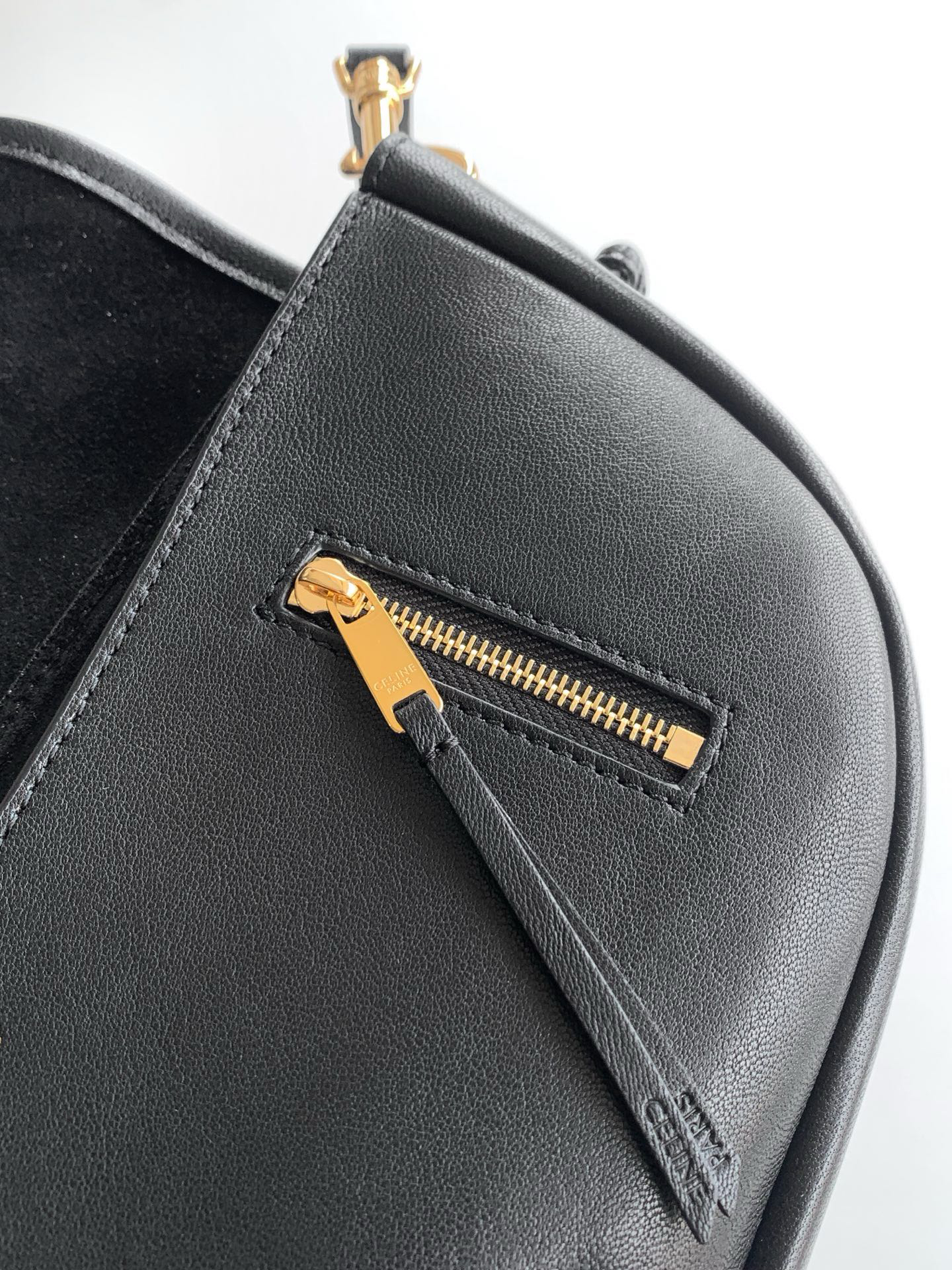 CE Halfmoon Small Black Sheepskin Crossbody Bag - Image 7