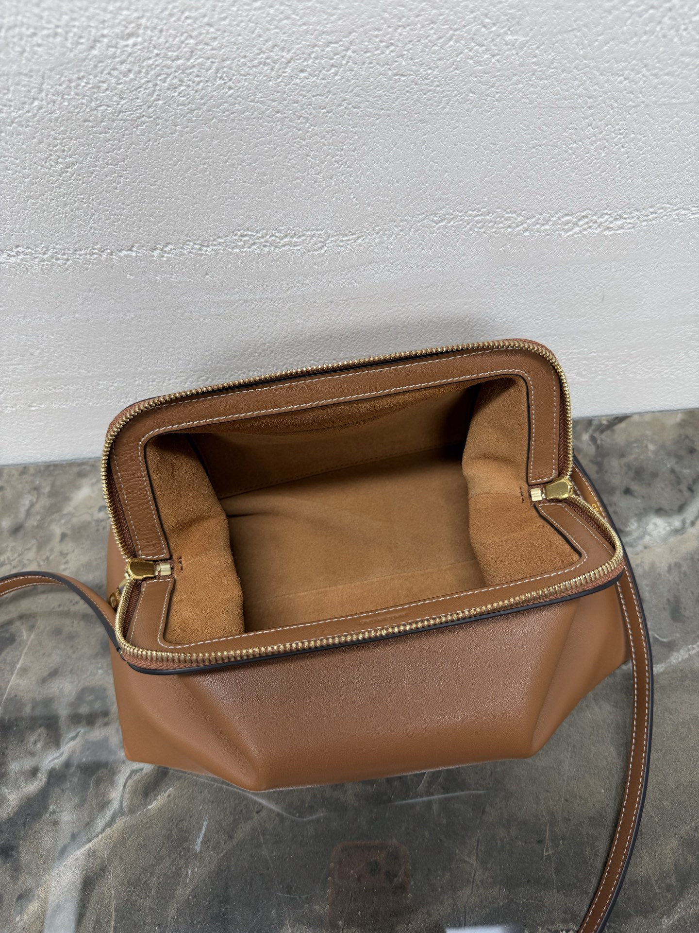 Small Structured Leather Top-Handle Bag - Image 7
