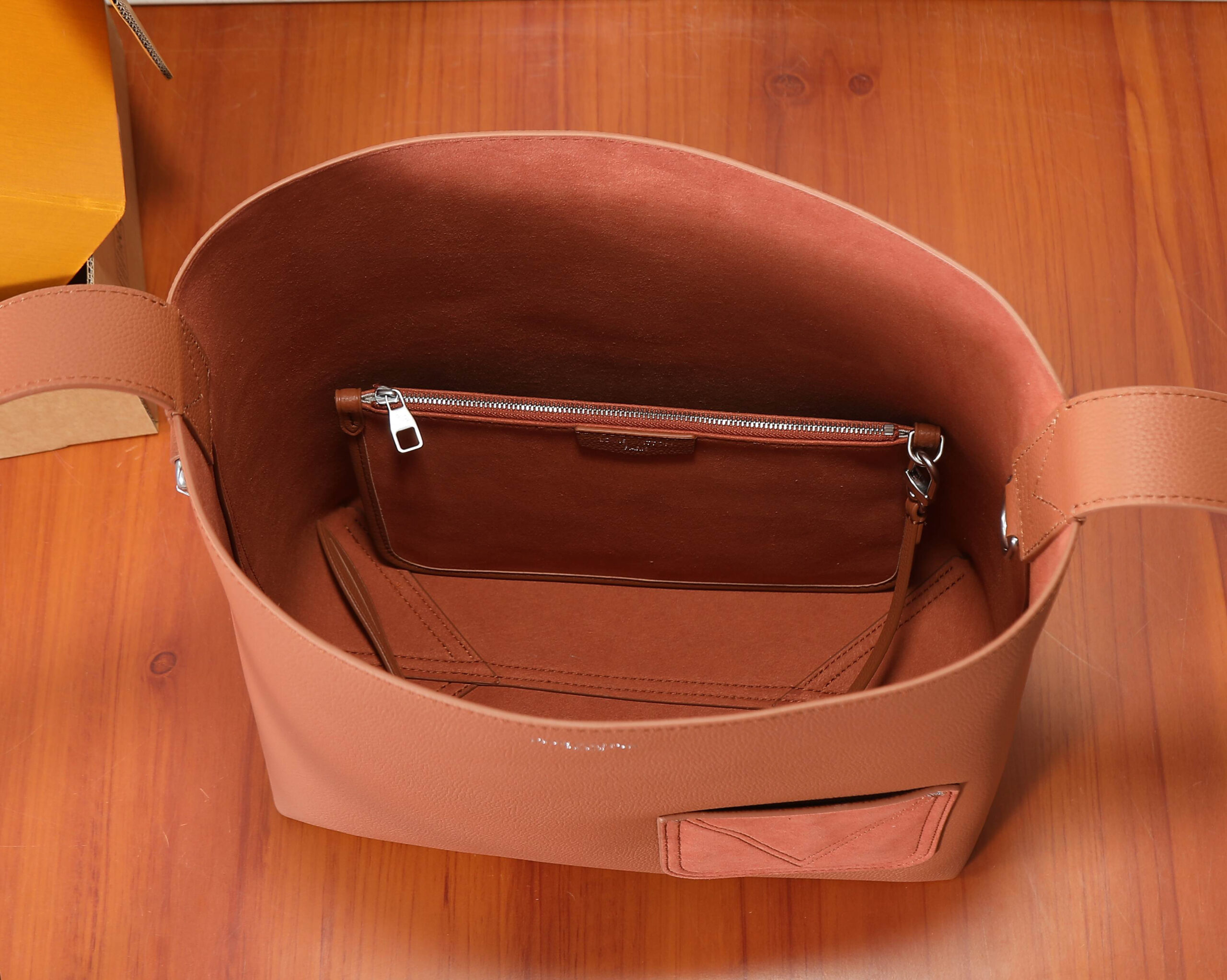 Louis Vuitton Verso Hobo Bag in LV Touch Calfskin - Image 8