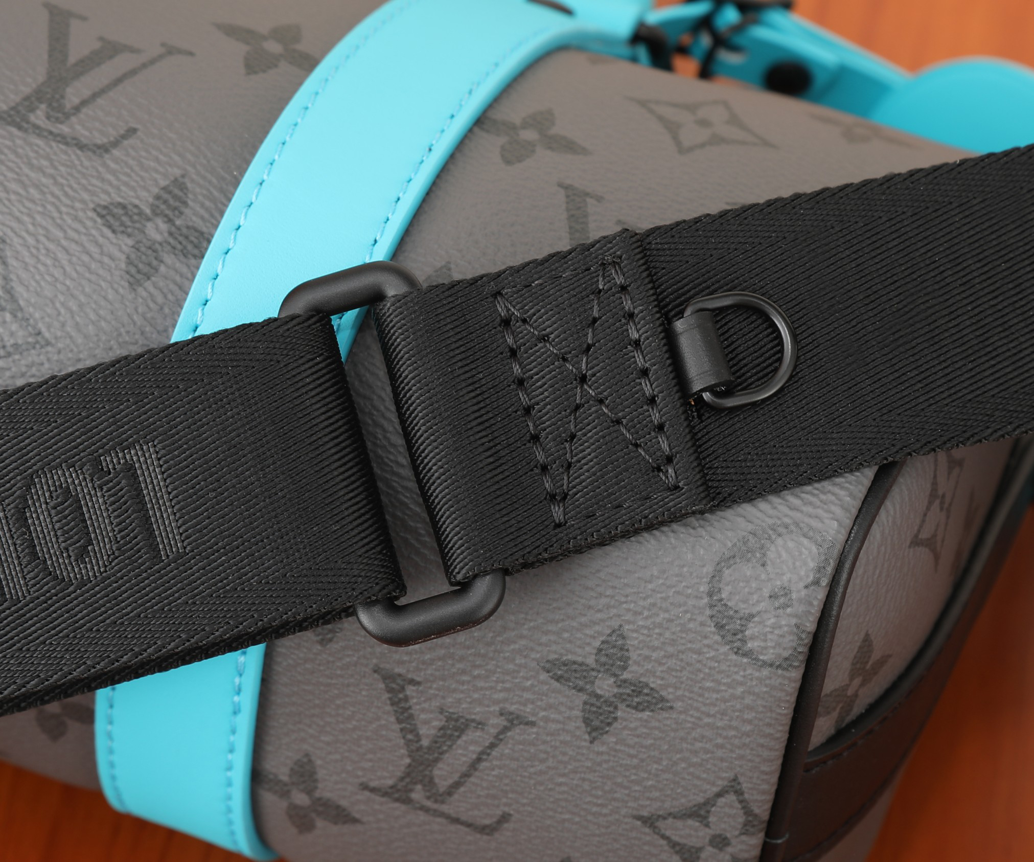 Louis Vuitton Keepall Bandouliere 25 Monogram Eclipse Reverse Travel Bag - Image 8