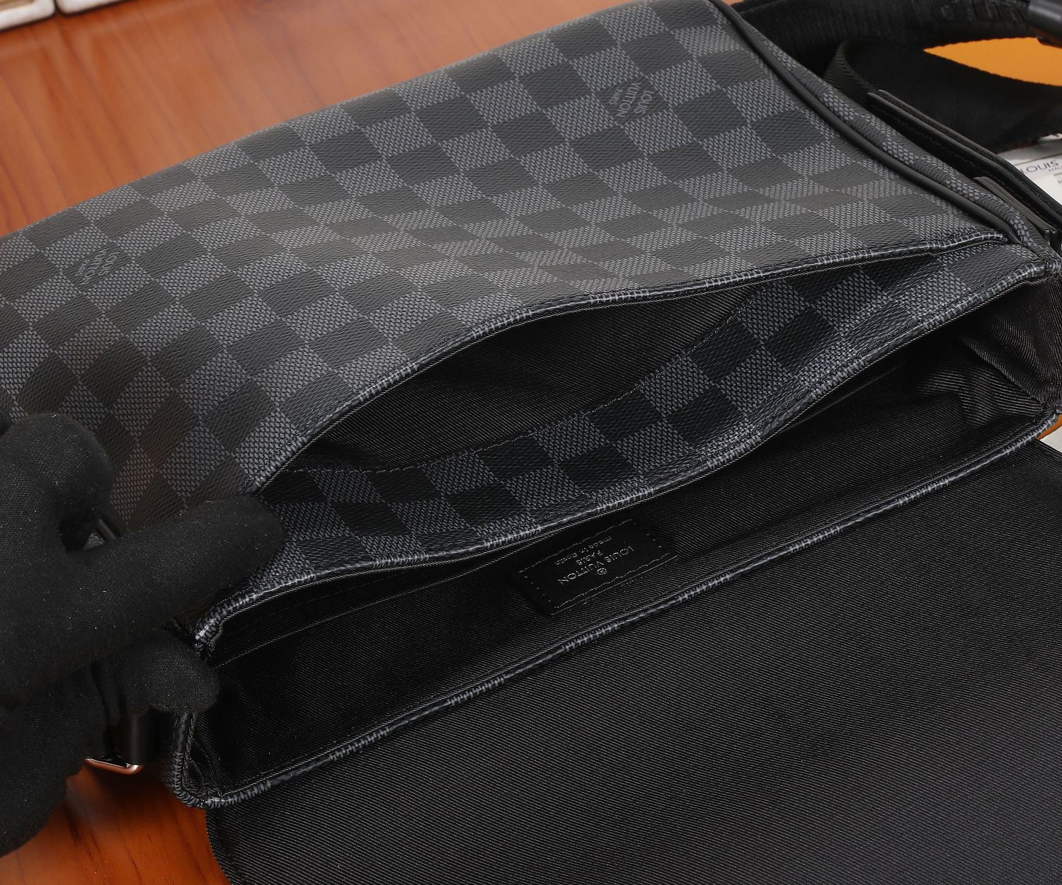 Louis Vuitton District Small Messenger Bag in Damier Graphite - Image 8