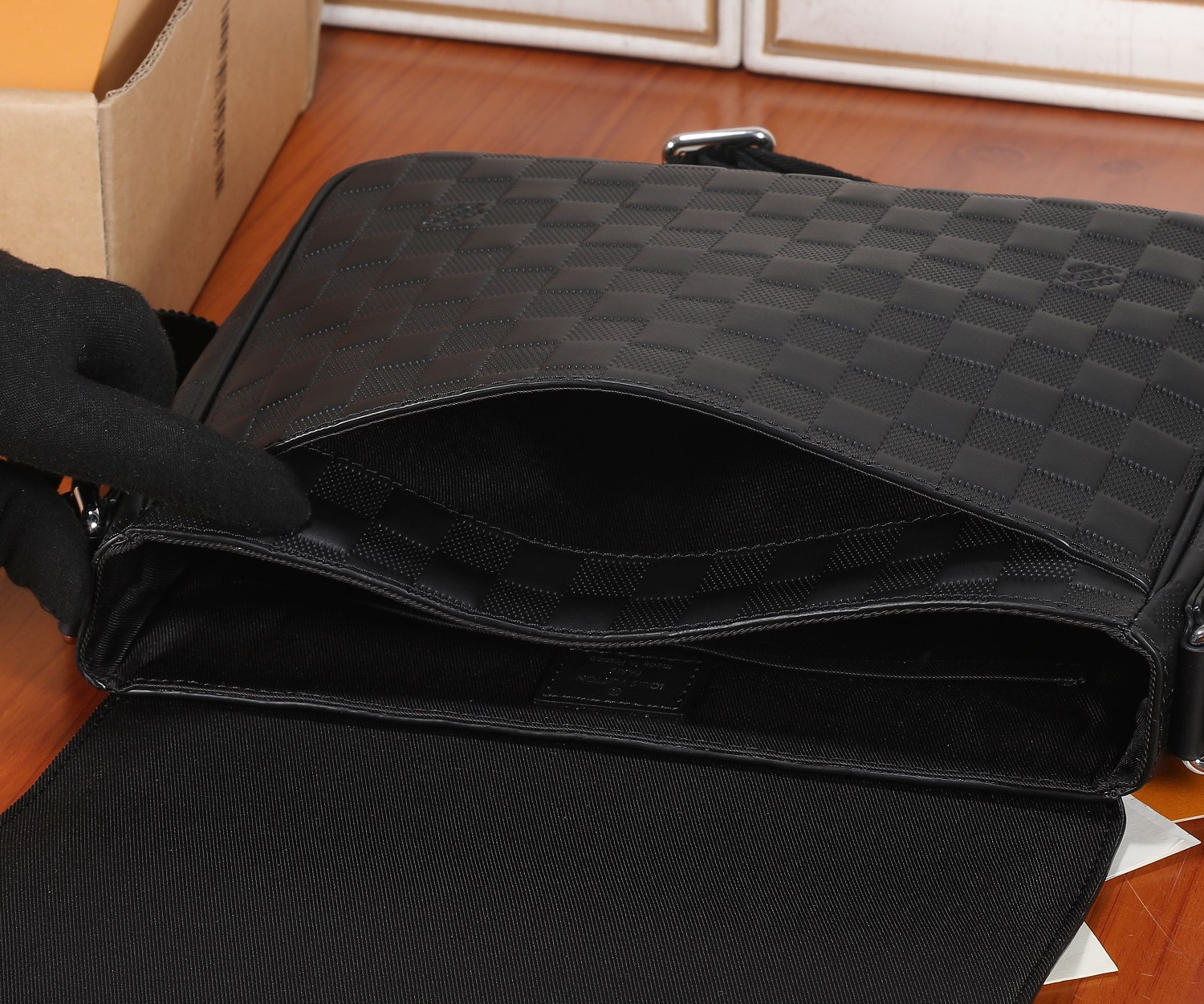 Louis Vuitton District Messenger Bag N42711 - Image 8