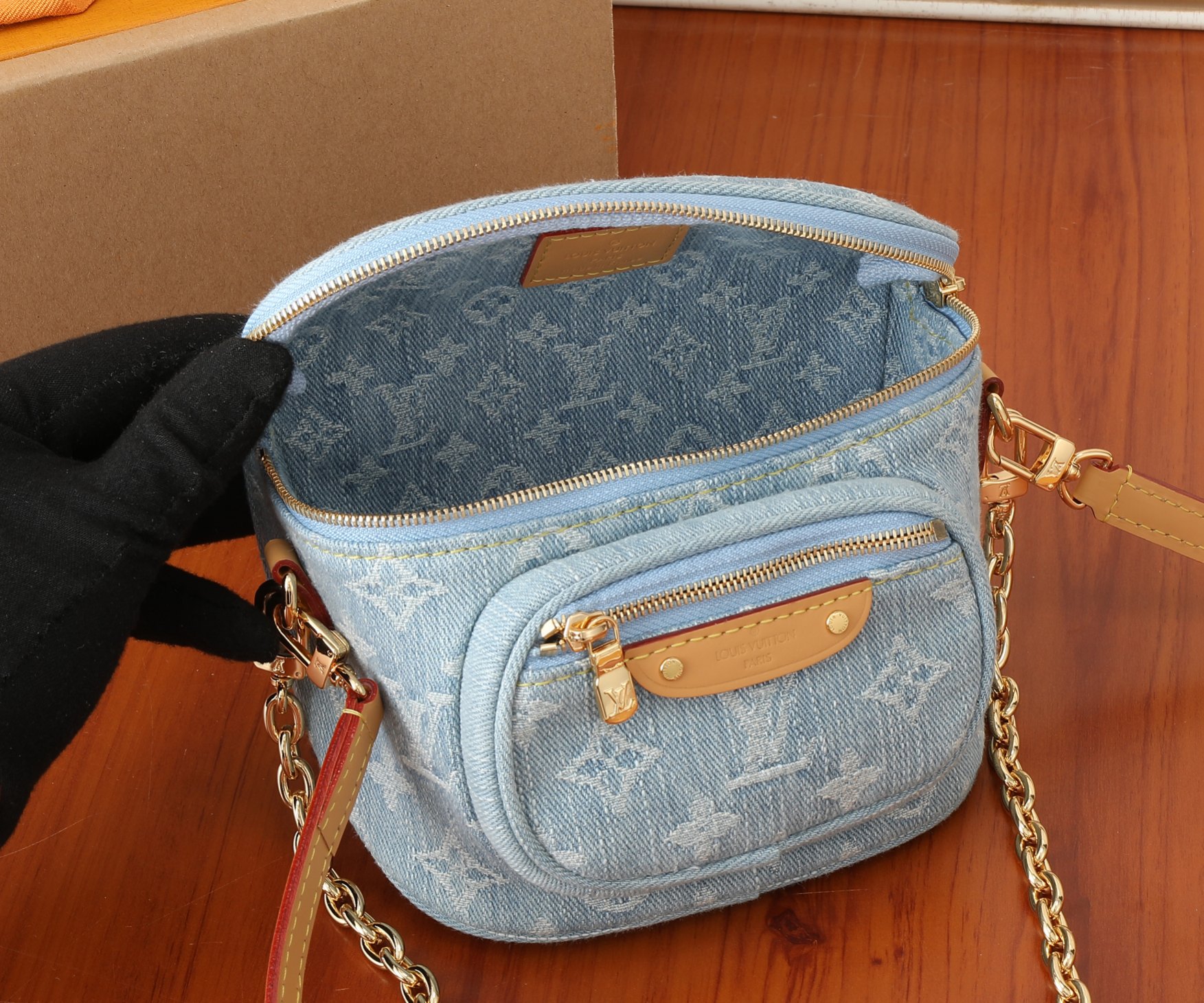 Louis Vuitton Mini Bumbag M83353 - Image 8