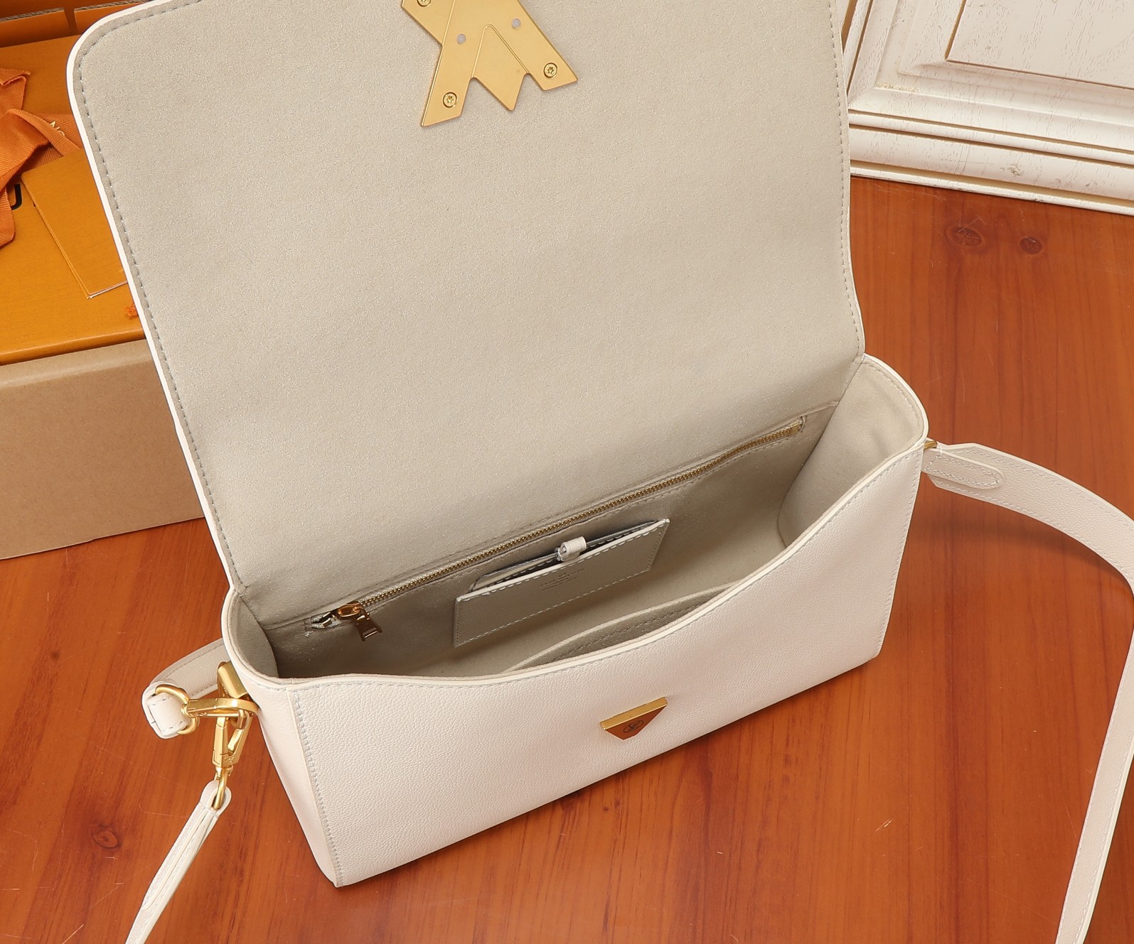 Louis Vuitton Soft Twist Leather Shoulder Bag - Image 8