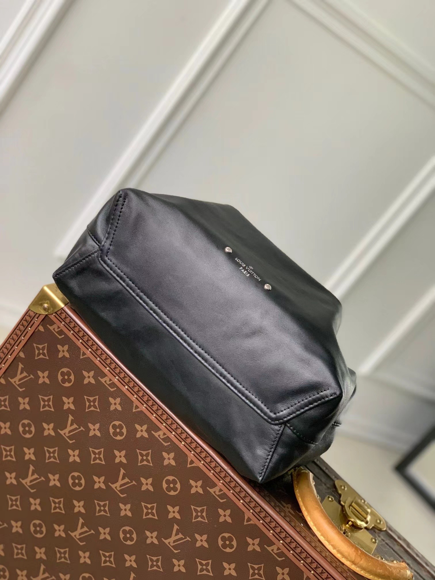 Louis Vuitton Atlantis Medium Handbag M11266 - Image 8