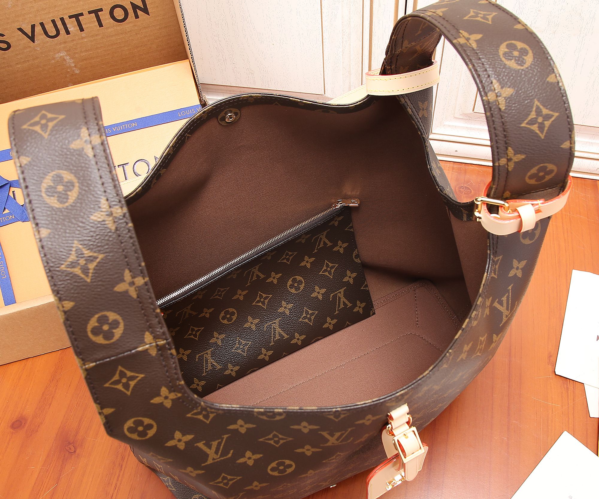 Louis Vuitton Atlantis Large Monogram Canvas Tote Bag M46817 - Image 8