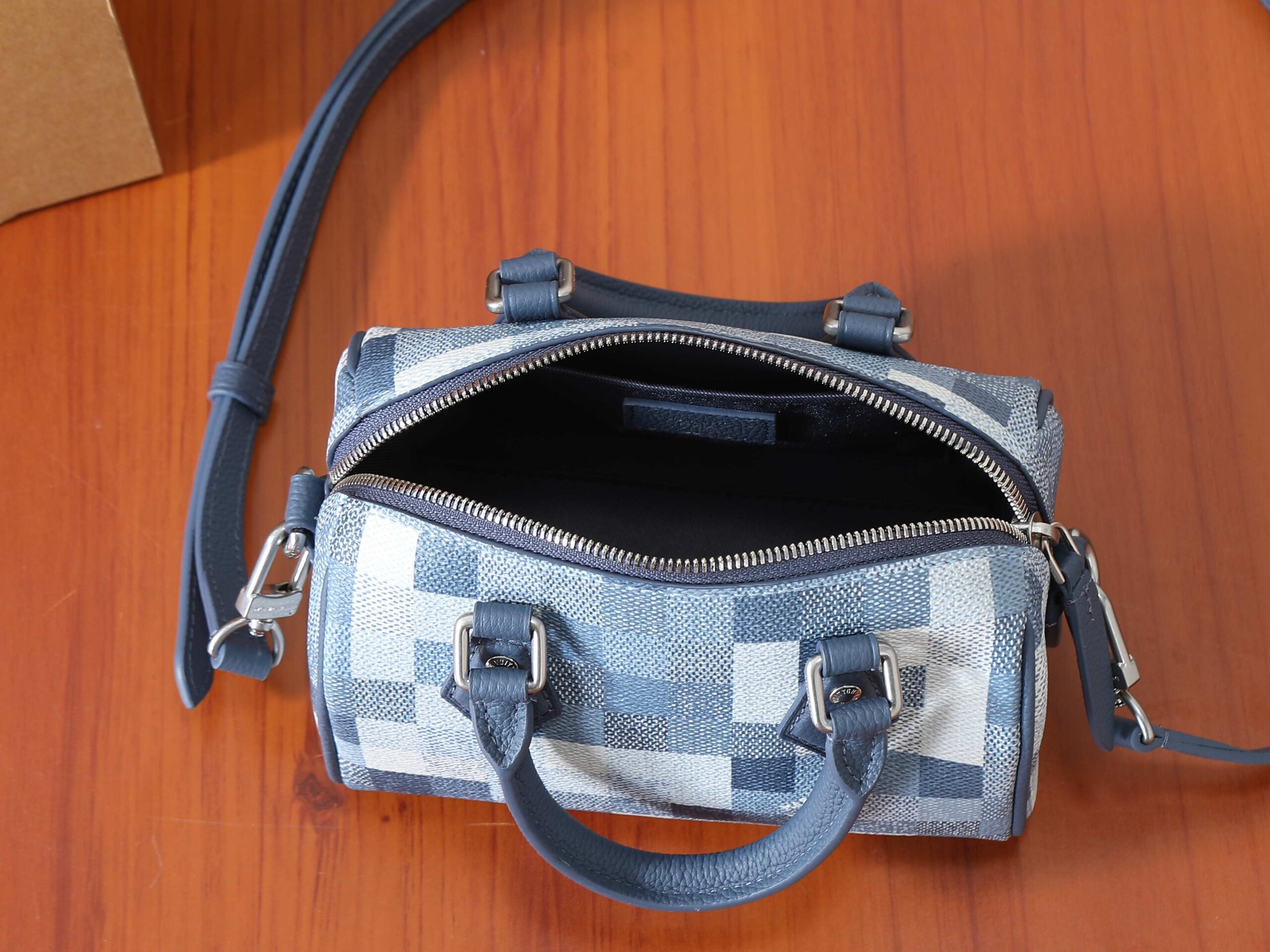 Speedy Bandoulière 18 Handbag in Damoflage Coated Canvas - Image 8