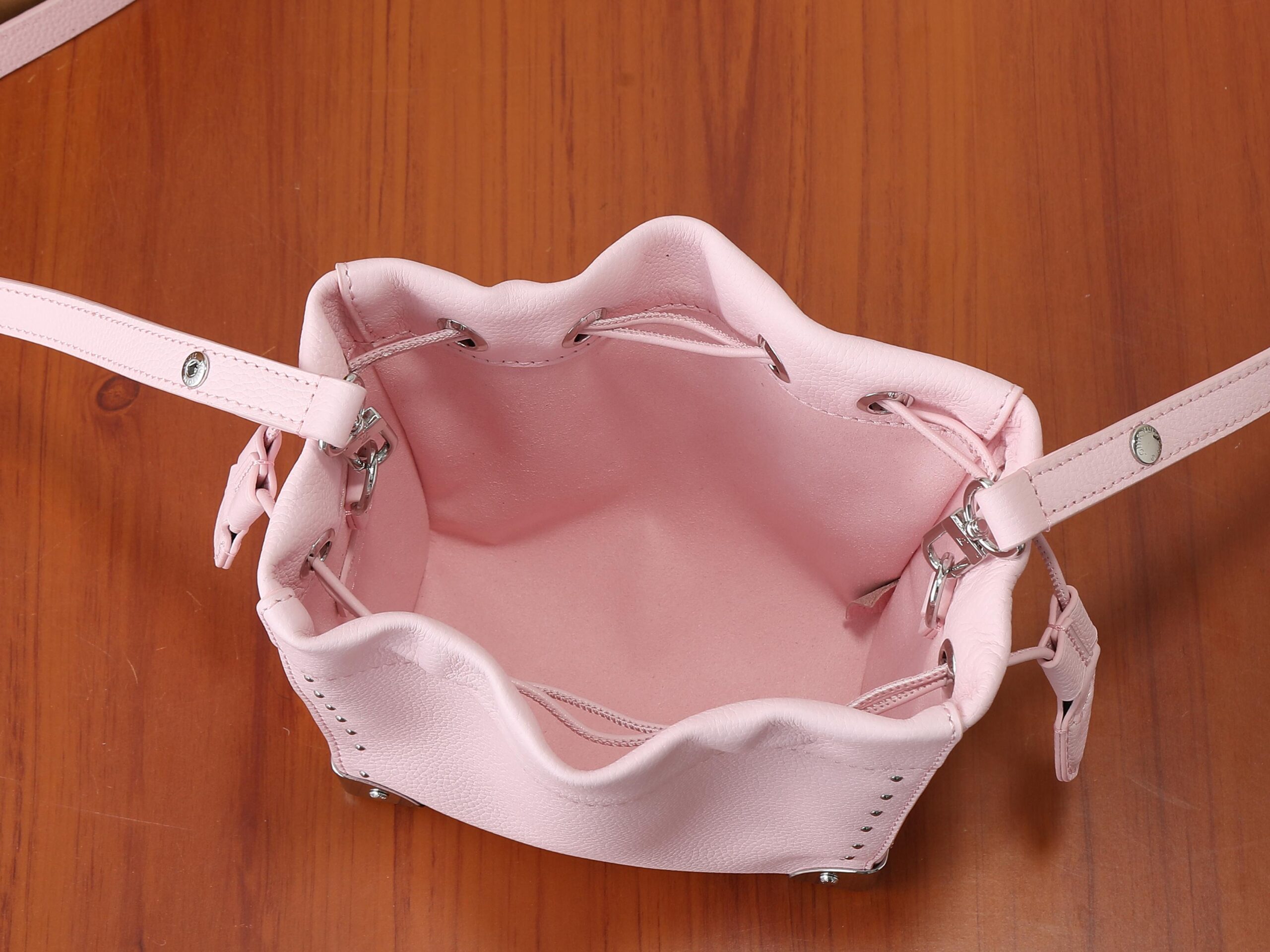 Nano Noé Trunk Bag - Image 8