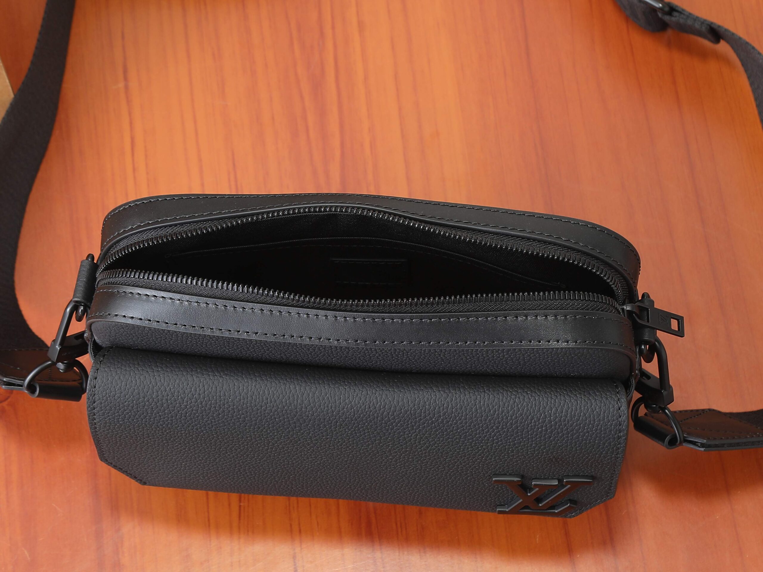 Louis Vuitton Fastline Messenger Bag M22482 - Image 8