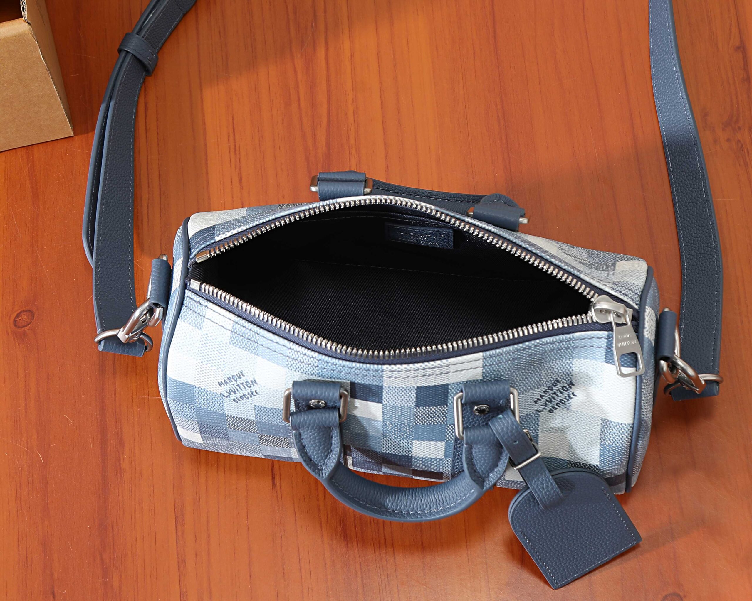 Louis Vuitton Keepall Bandouliere 25 Travel Bag - Image 8