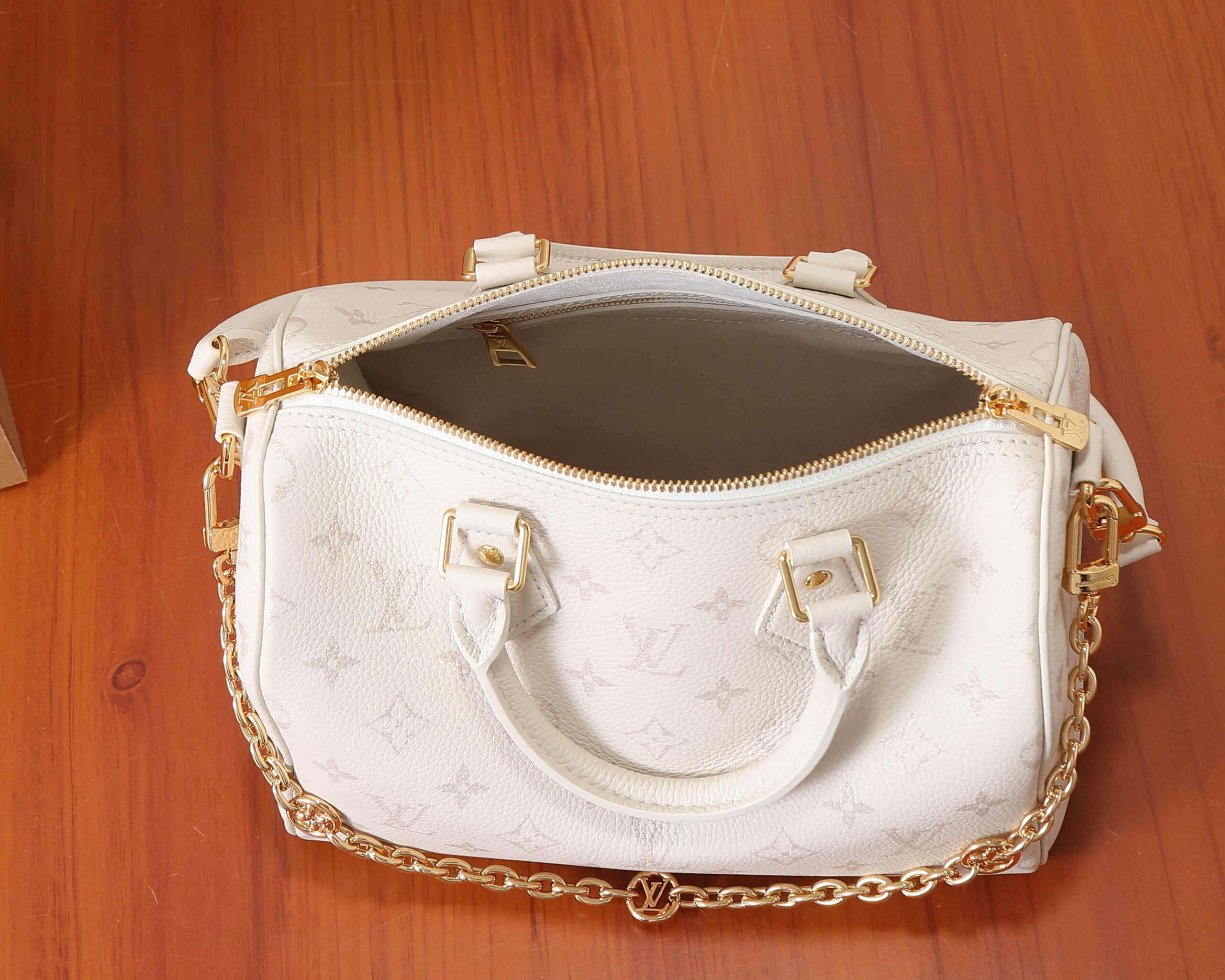 Louis Vuitton Speedy Bandoulière 25 Handbag - Image 8