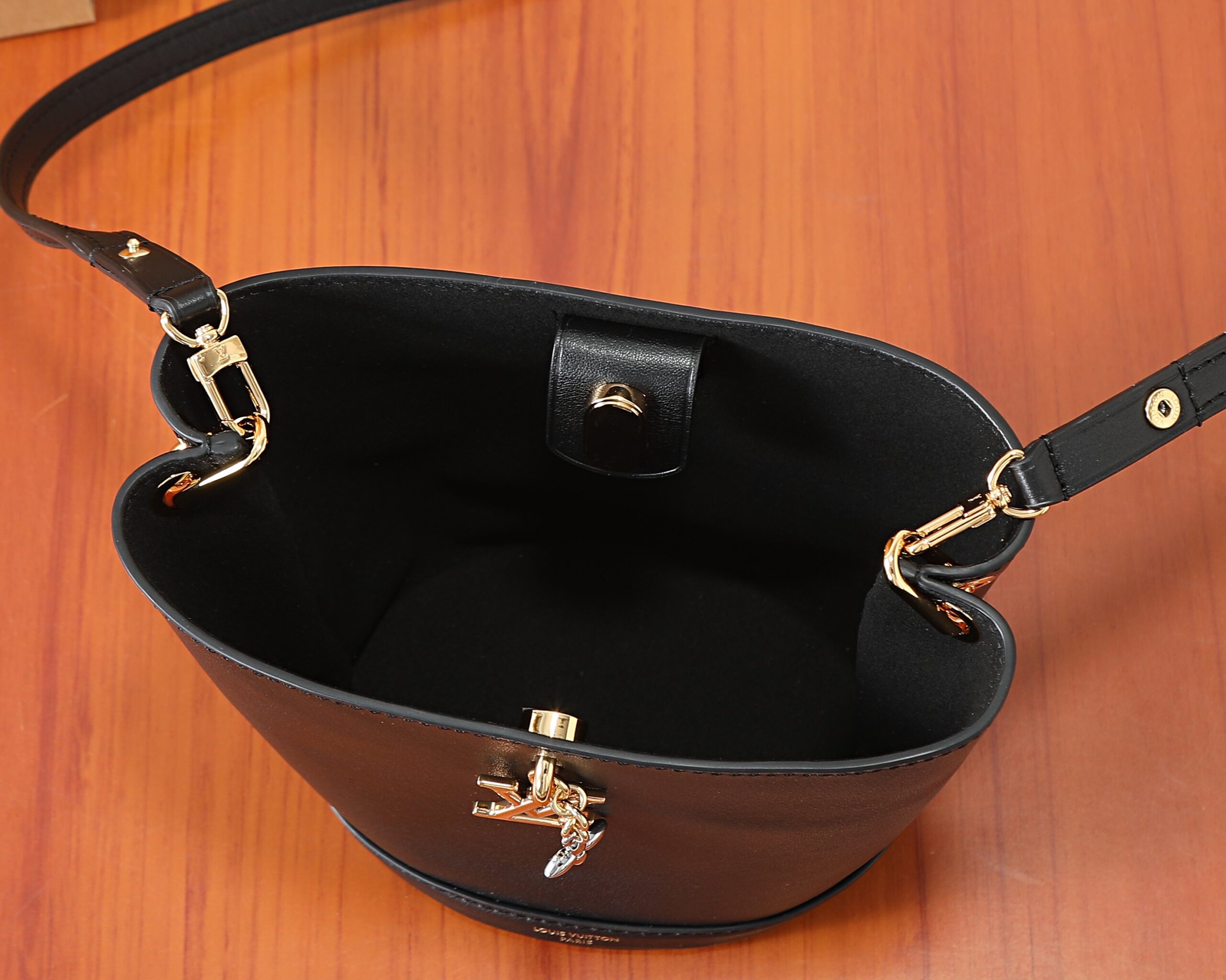 Louis Vuitton Bloom Mini Hobo Bag - Image 8