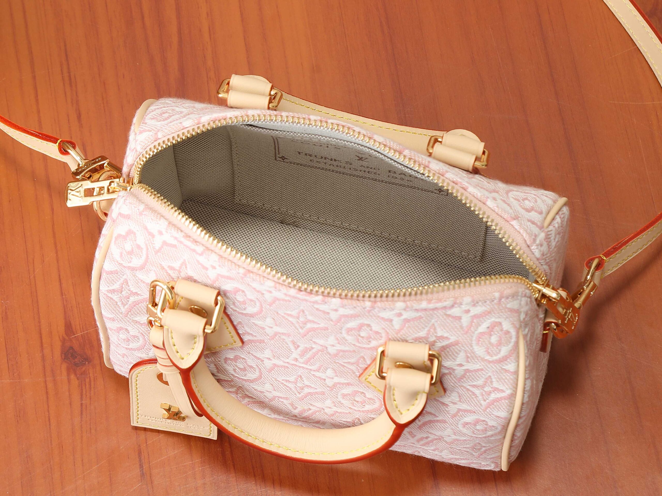 Louis Vuitton Speedy Bandoulière 20 Handbag - Image 8