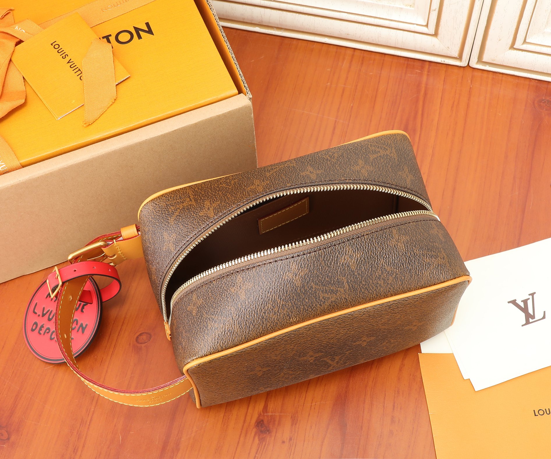 Louis Vuitton Locker Dopp Kit Toiletry Bag M11765 - Image 8