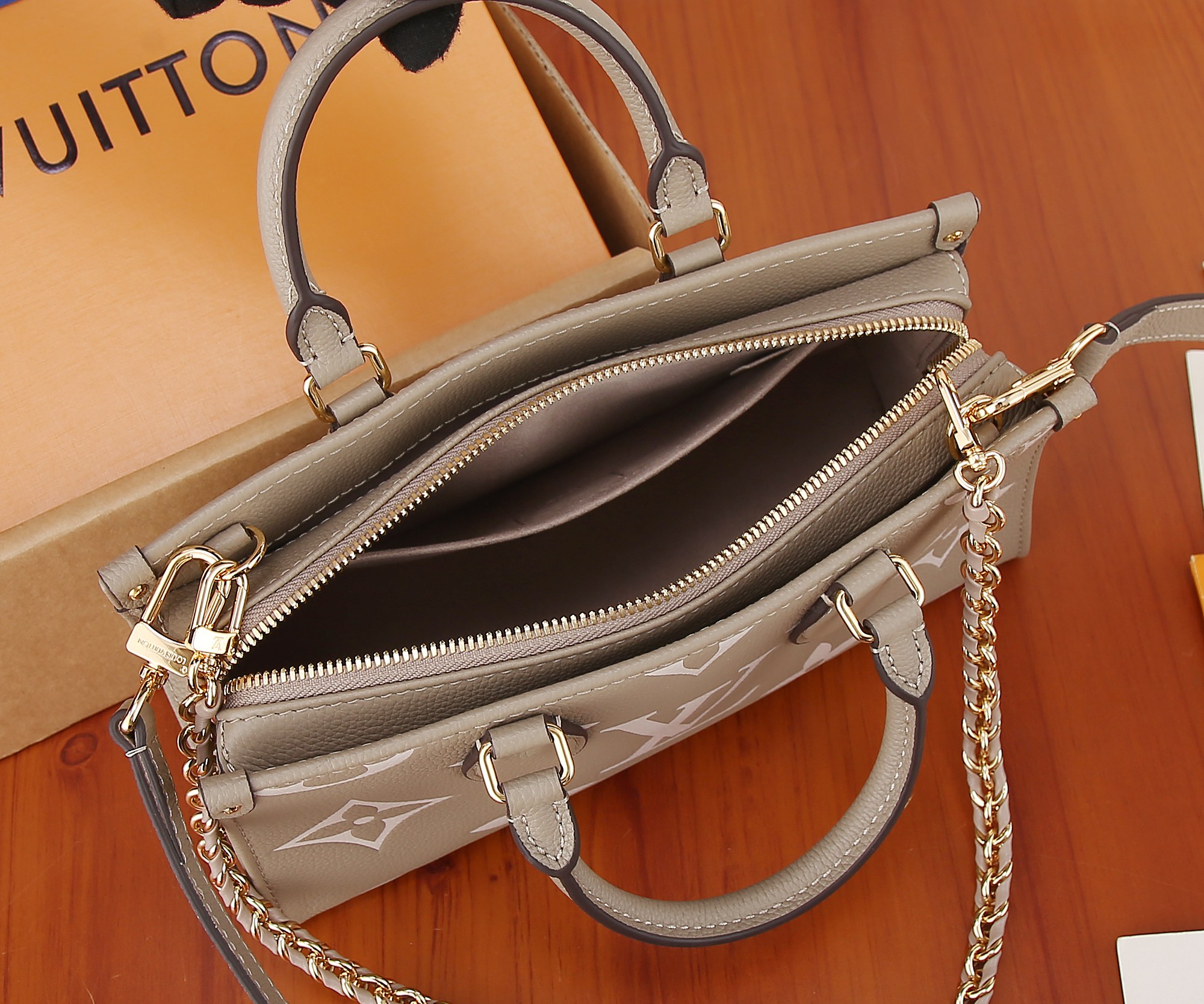 Louis Vuitton OnTheGo East West Handbag in Monogram Empreinte Leather - Image 8